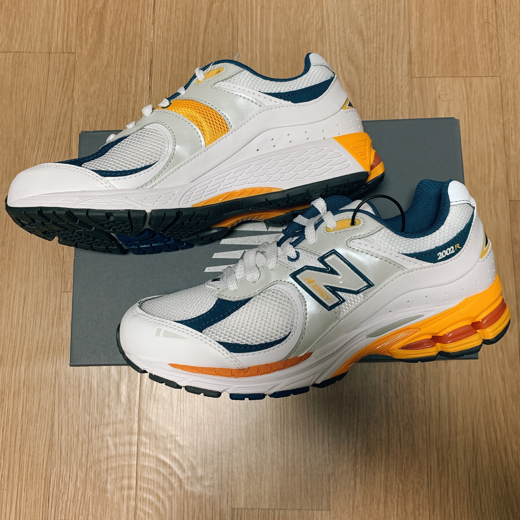New Balance 2002R White Lagoon 착용 스타일 - 2