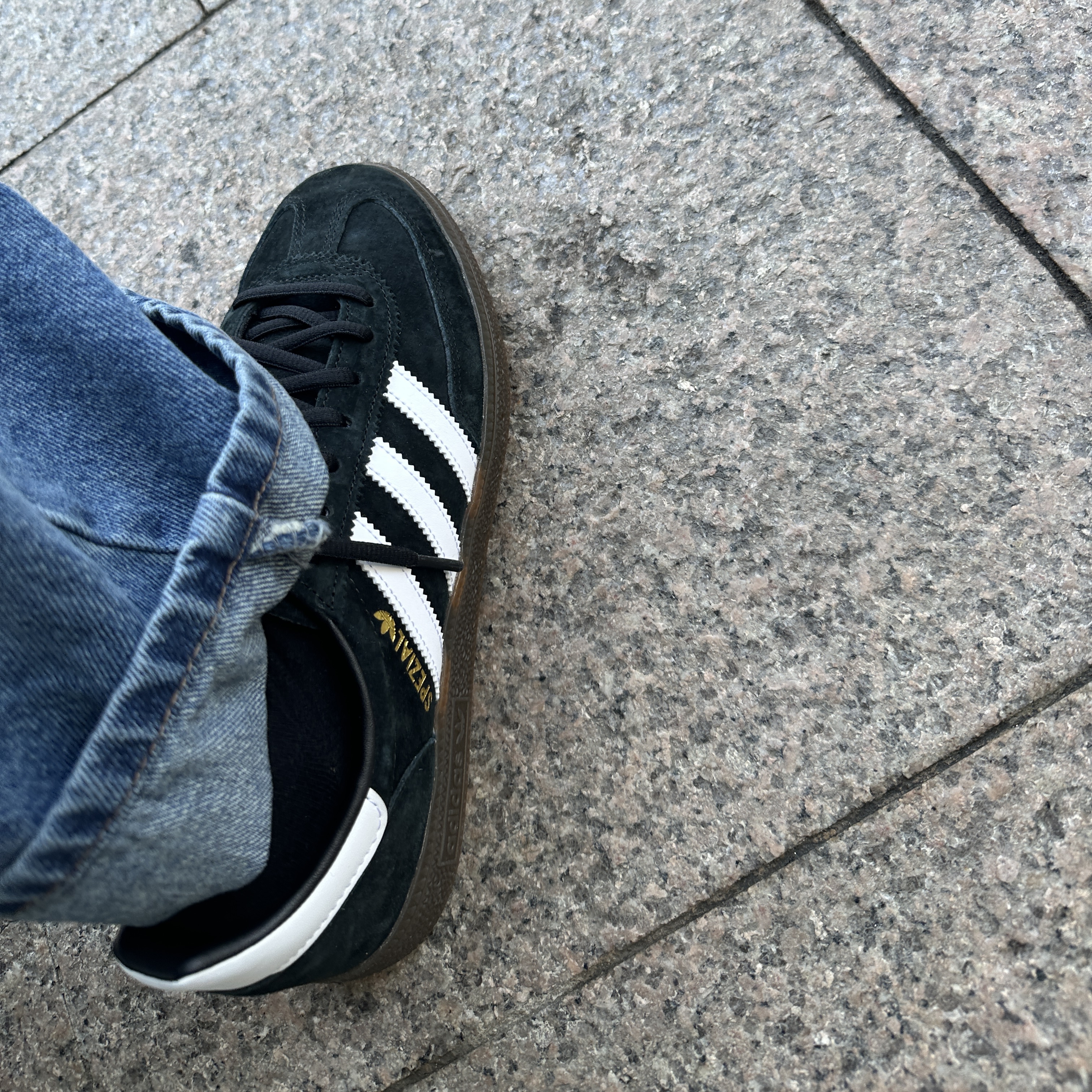 Adidas Spezial Handball Core Black 착용 스타일 - 3