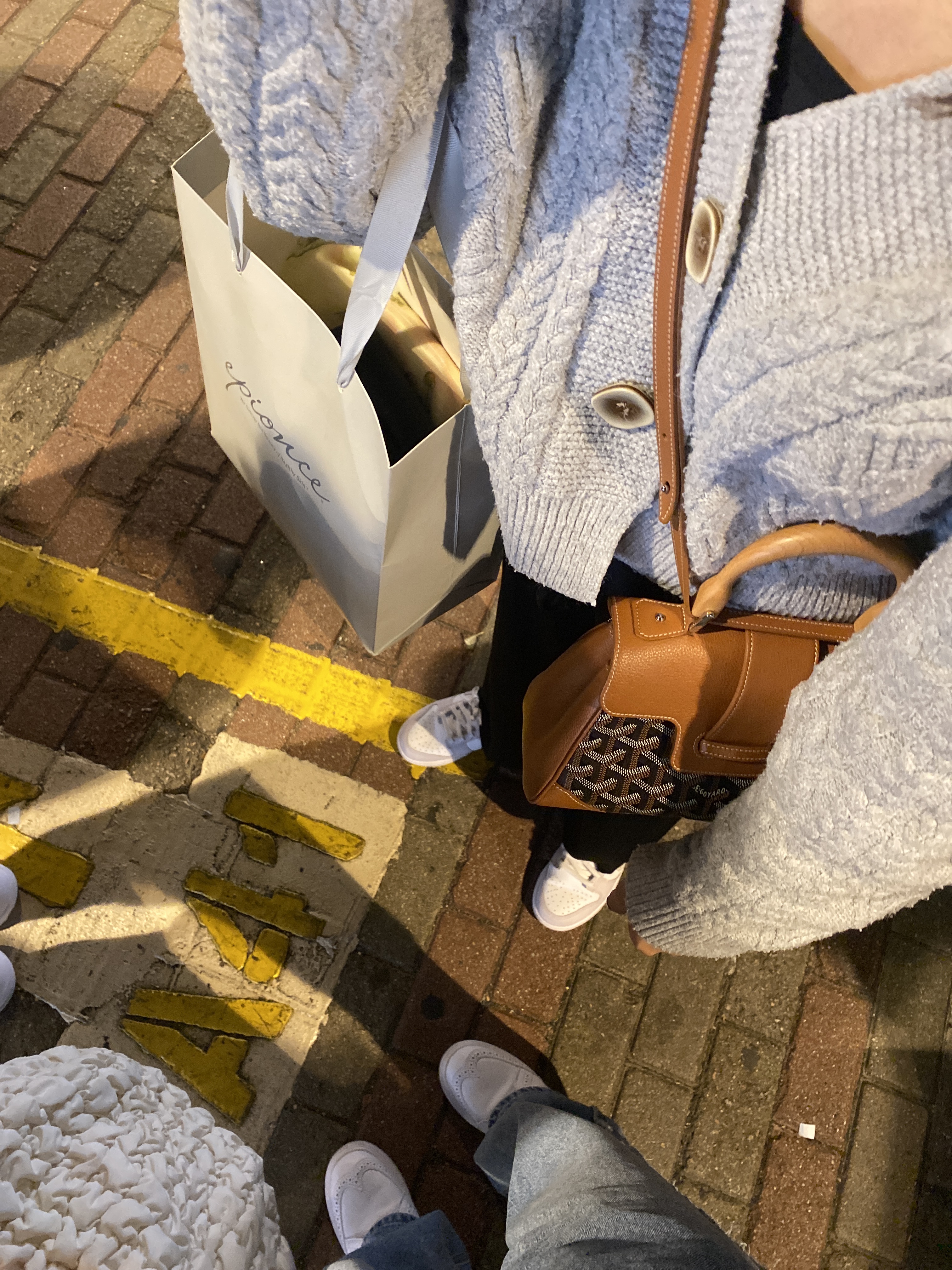 (W) Hermes Small Chaine D'Ancre Enchainee Ring Sterling Silver, COS Quilted Oversized Shoulder Bag Off White Light Beige 착용 스타일 - 4