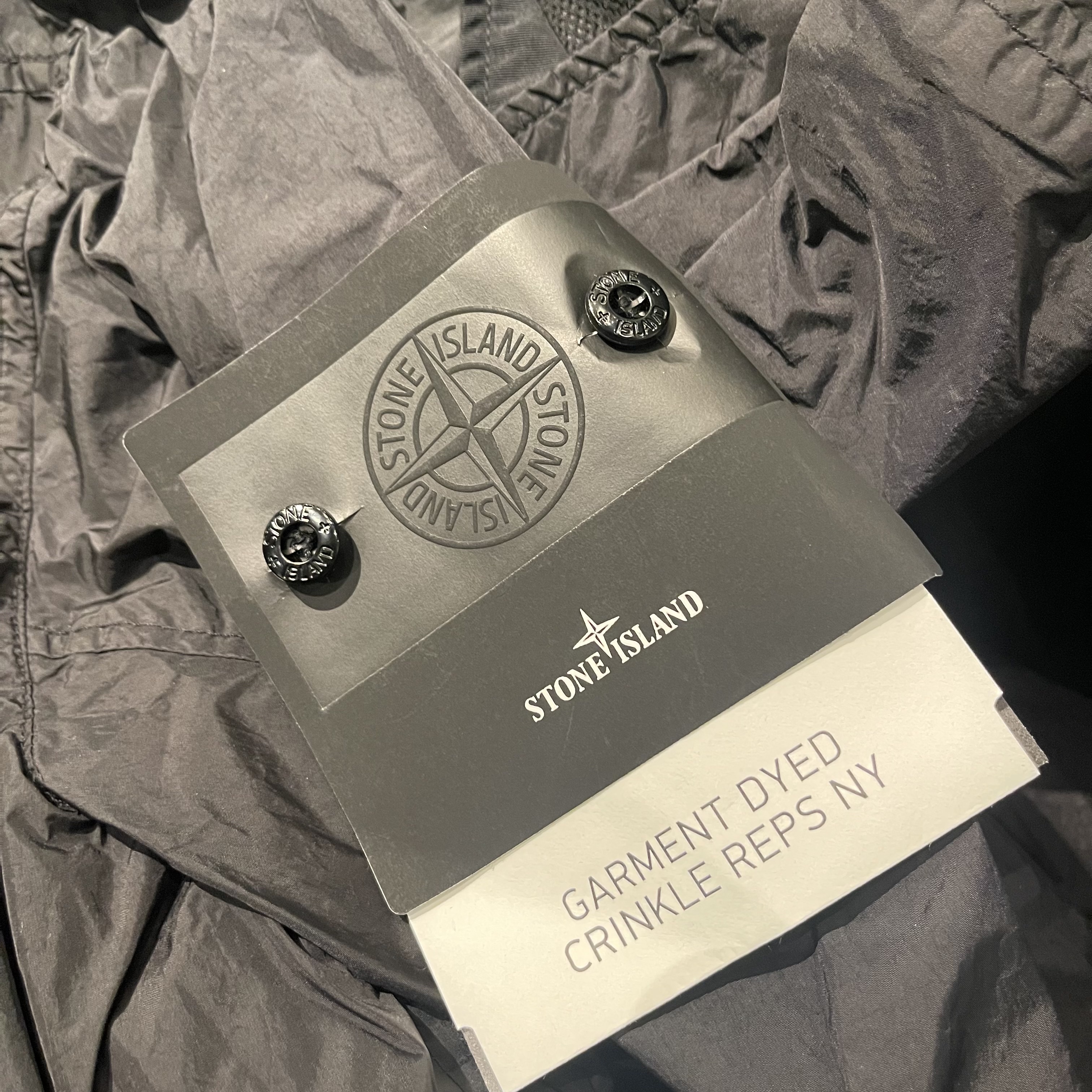Stone Island 40522 Crinkle Reps Nylon Garment Dyed Hooded Jacket Black - 23SS 착용 스타일 - 1