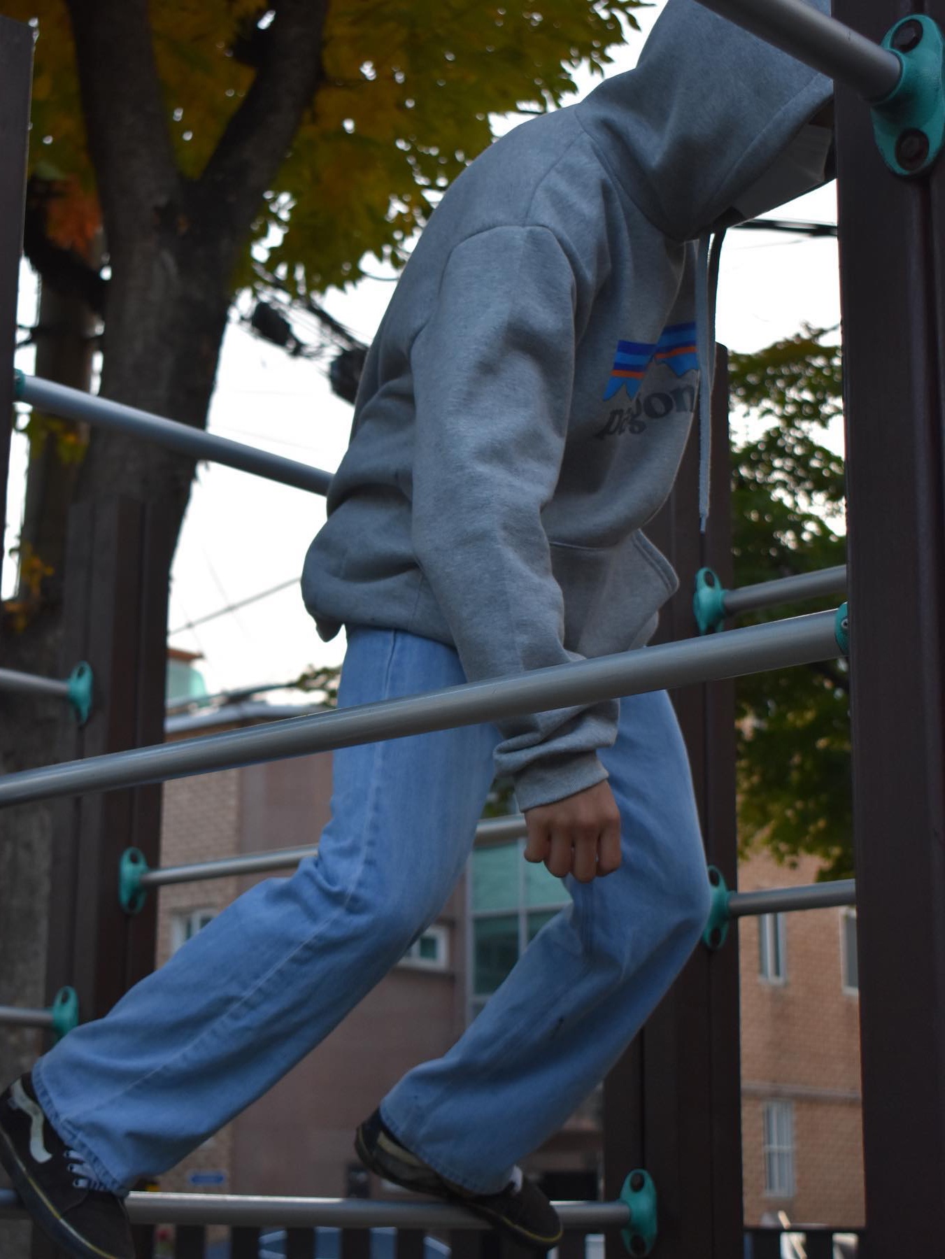 Patagonia P-6 Logo Uprisal Hoody New Navy, Patagonia P-6 Logo Uprisal Hoody Gravel Heather 착용 스타일