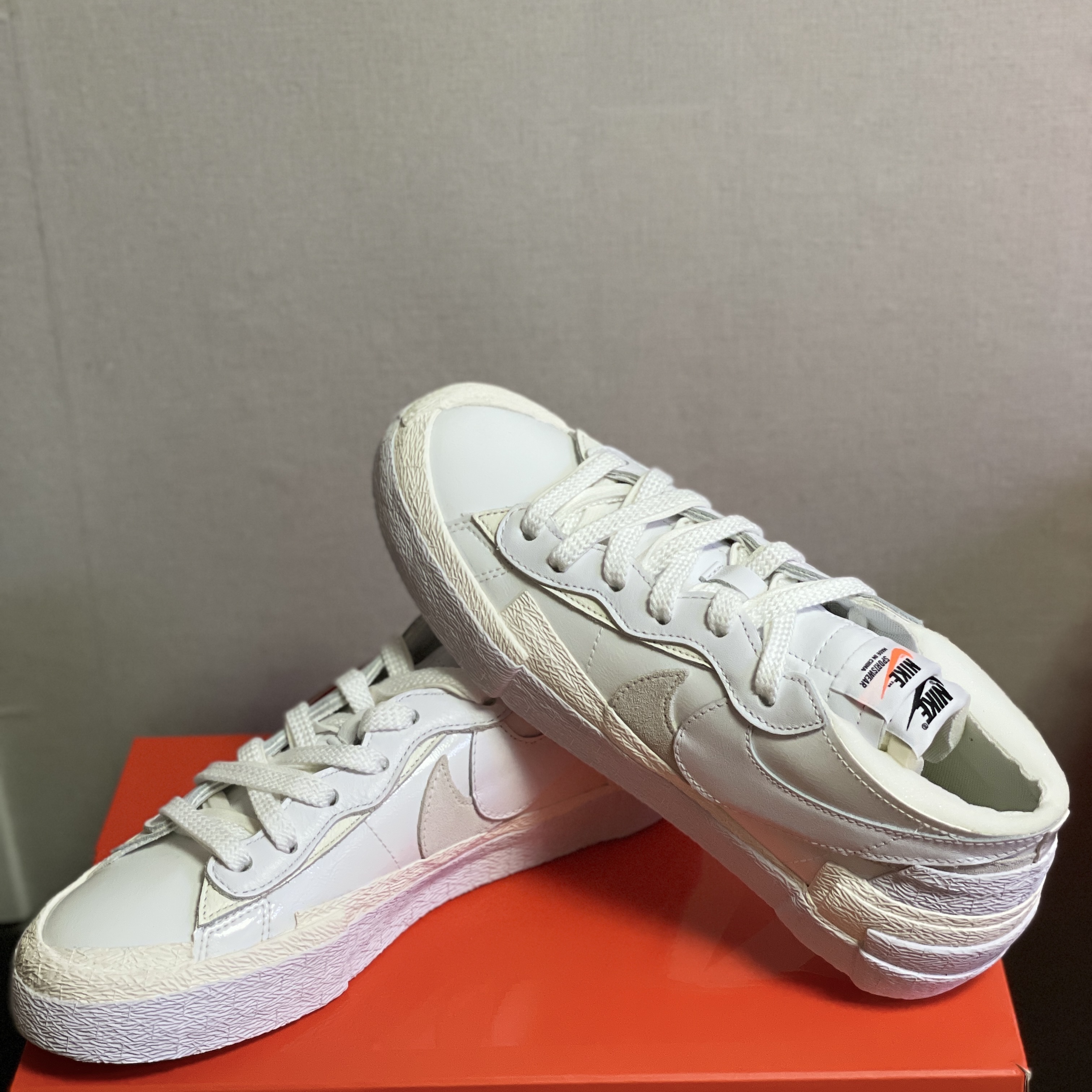 Nike x Sacai Blazer Low Black Patent Leather, Nike x Sacai Blazer Low White Patent Leather 착용 스타일 - 4
