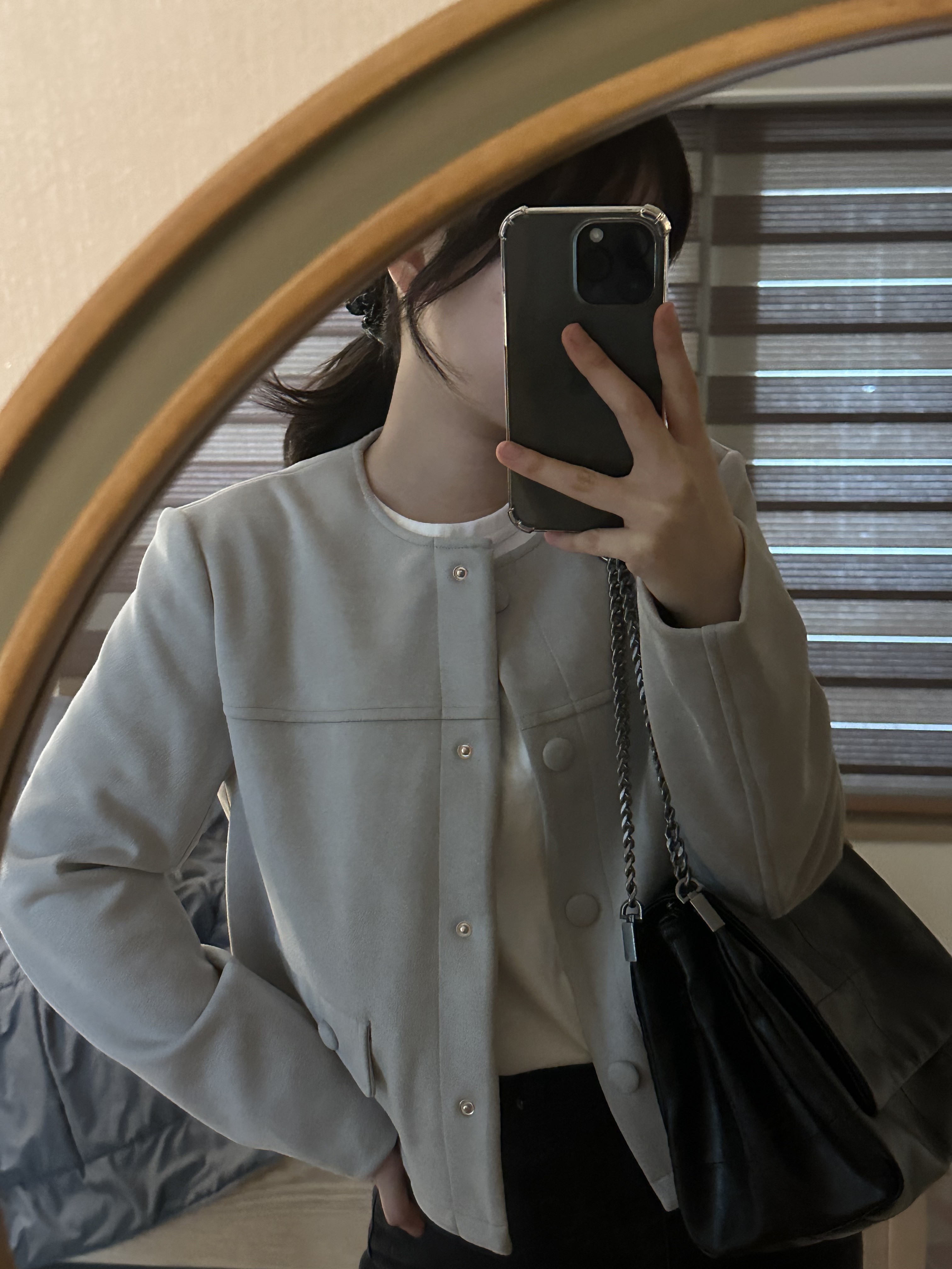 Play Comme des Garcons Black Heart T-Shirt White, Zara Rock Style Flap Shoulder Bag Black 착용 스타일 - 1