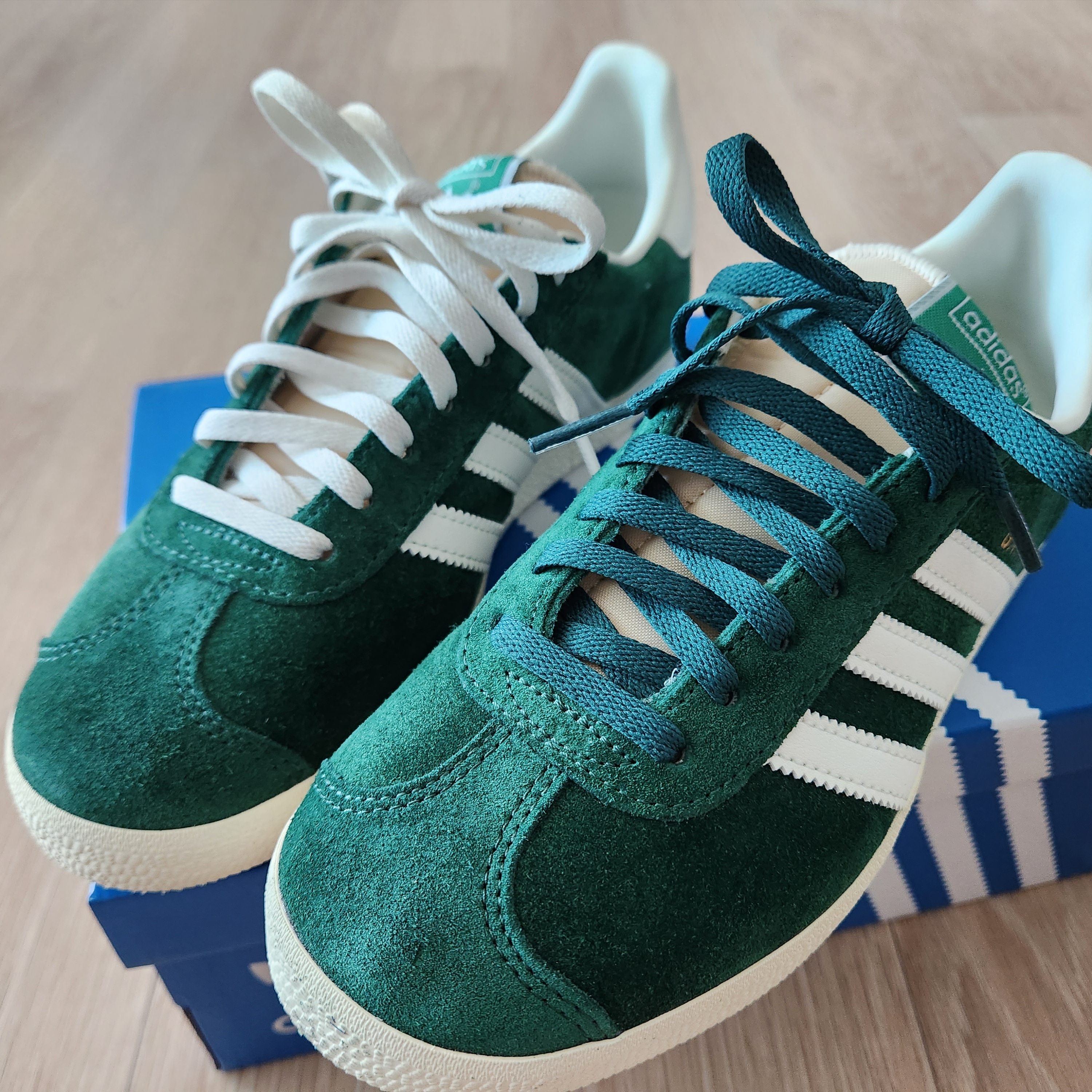 Adidas Gazelle Dark Green Cream White 착용 스타일 - 2