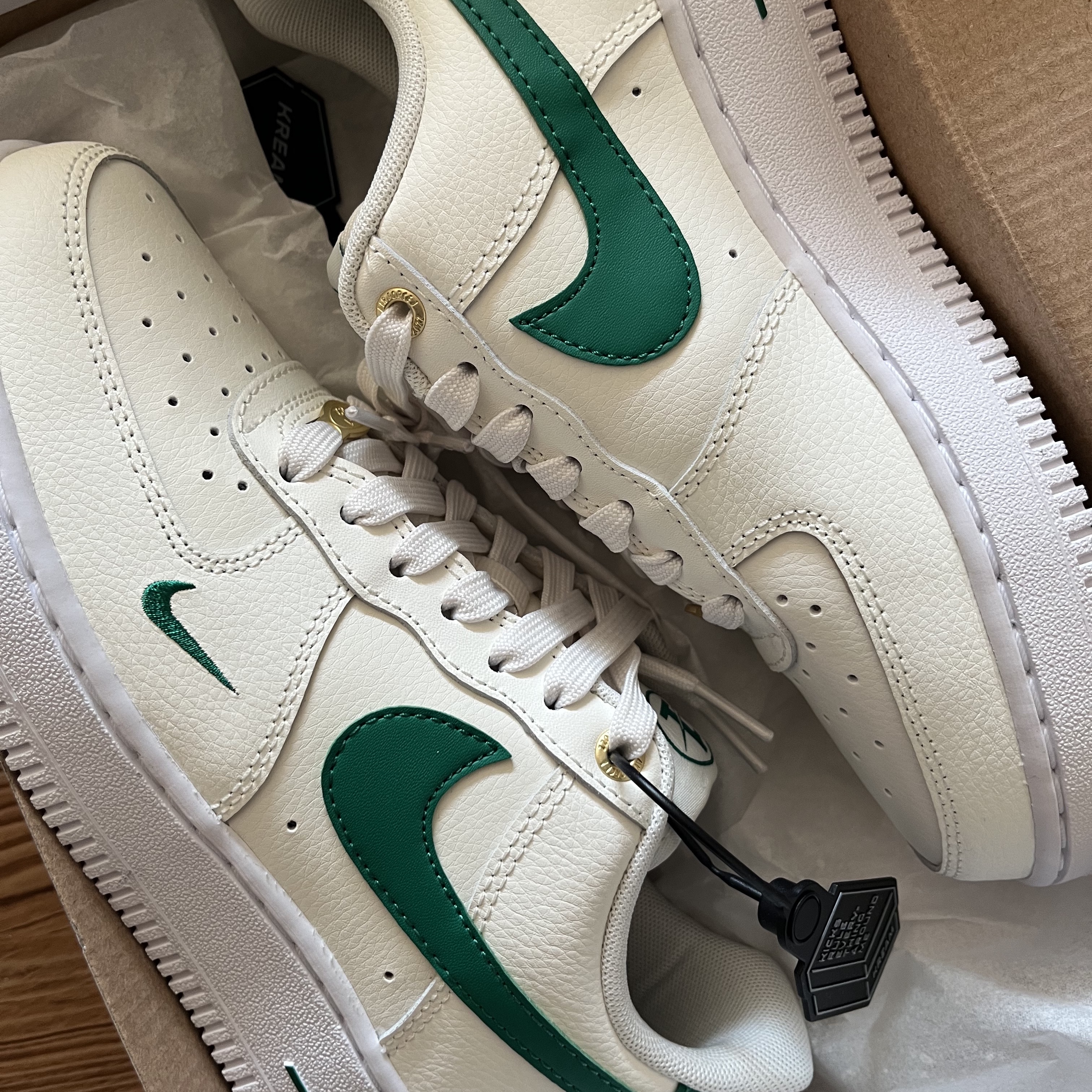 (W) Nike Air Force 1 '07 SE 40th Anniversary Join Forces Sail Malachite 착용 스타일