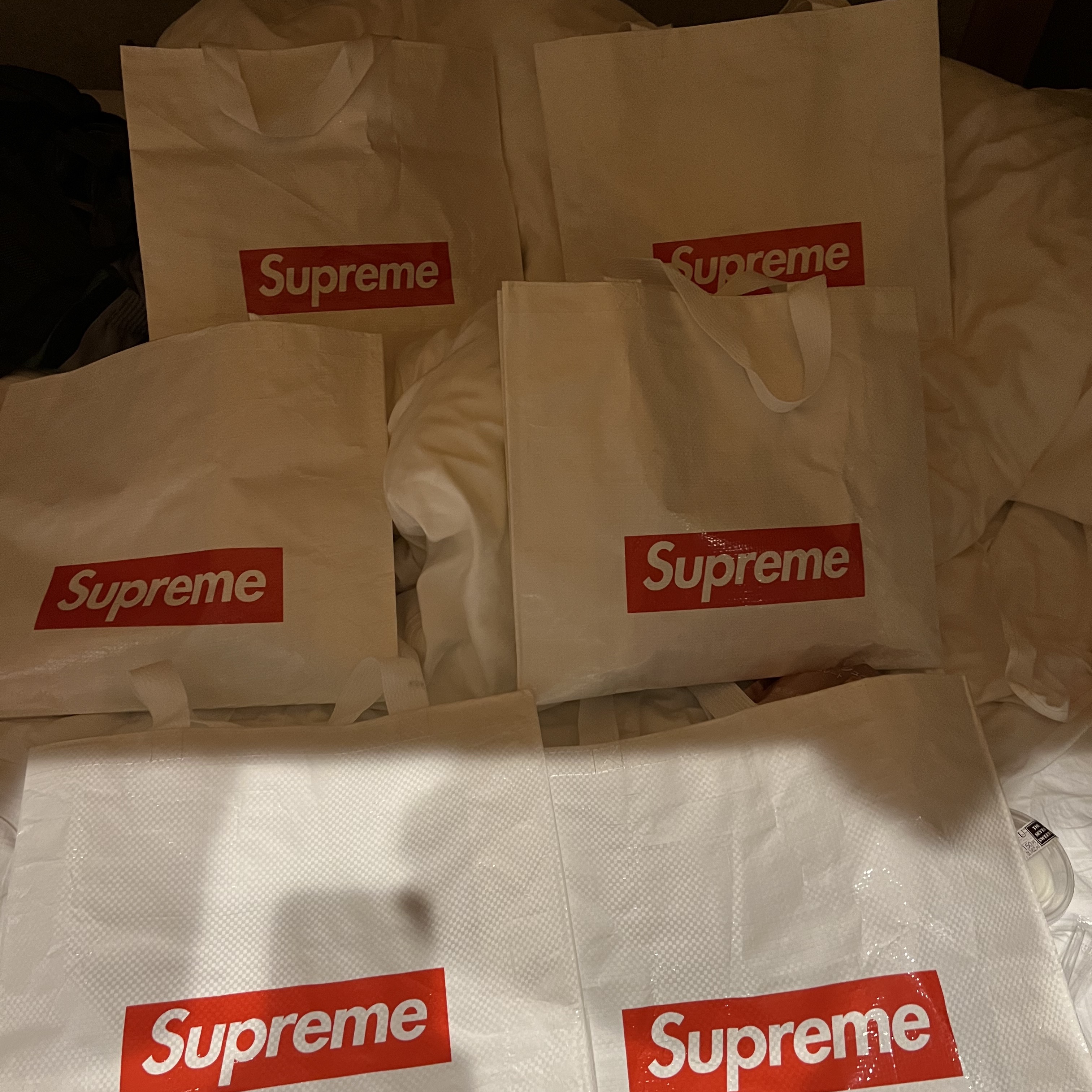 Supreme New York T-Shirt White - 23SS 착용 스타일 - 1