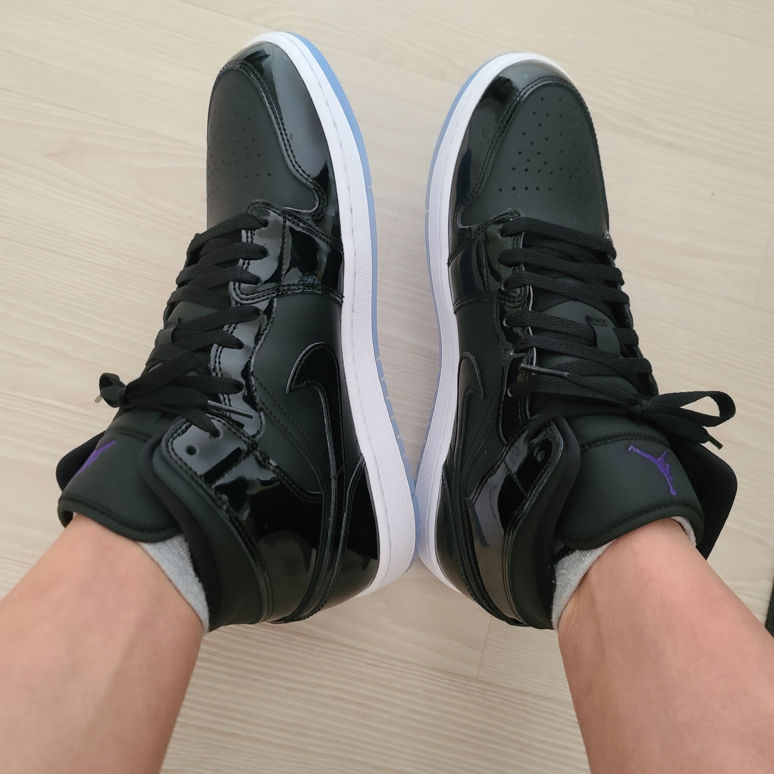 Jordan 1 Mid SE Black Dark Concord 착용 스타일