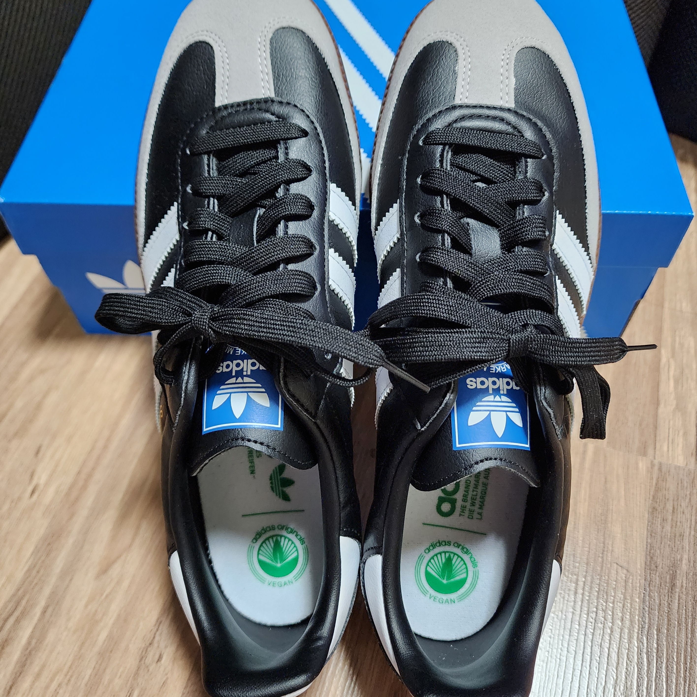 Adidas Samba Vegan Black White 착용 스타일 - 3
