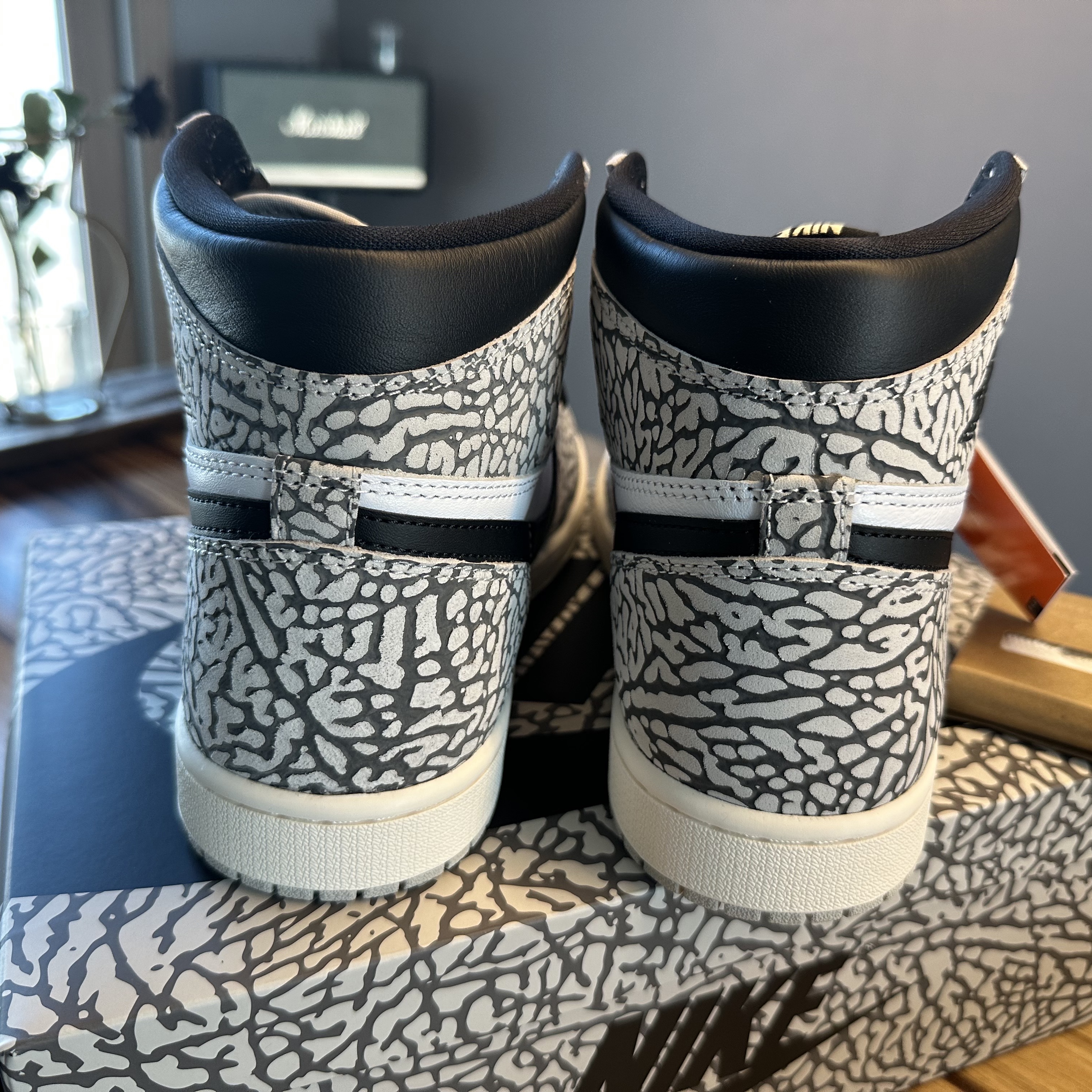 Jordan 1 Retro High OG White Cement 착용 스타일 - 4