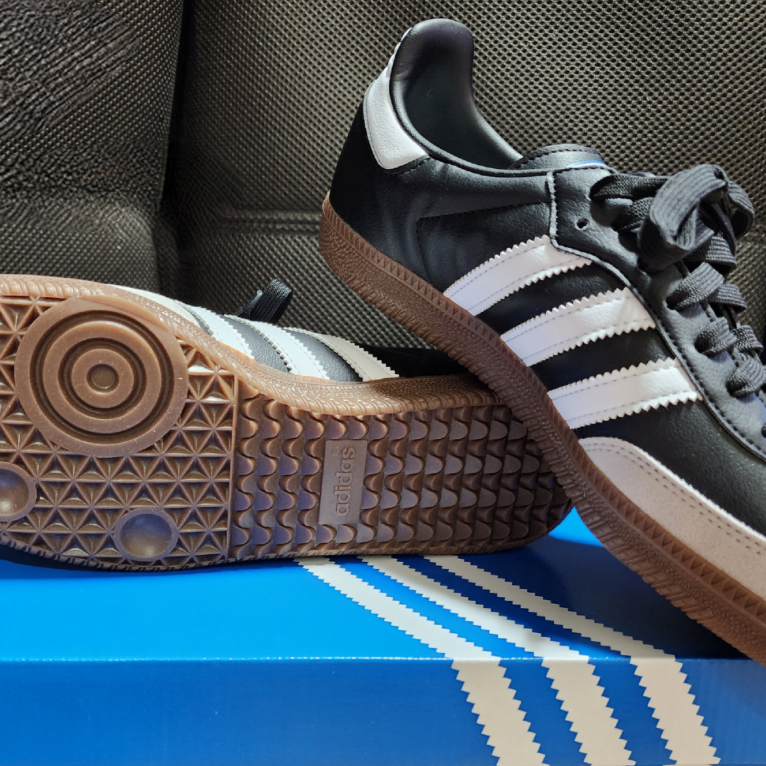 Adidas Samba Vegan Black White 착용 스타일 - 2