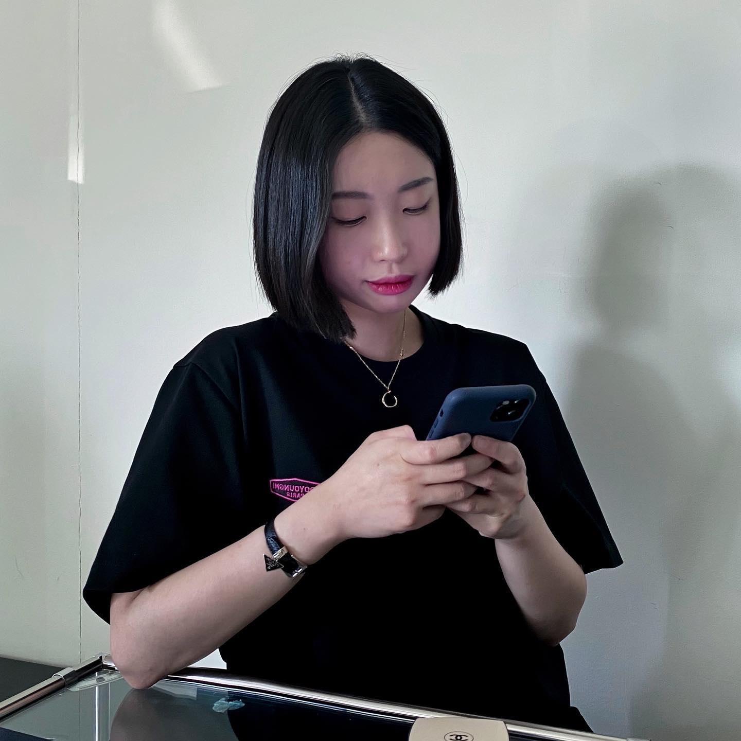 Wooyoungmi Pink Back Logo T-Shirt Black - 21SS, Wooyoungmi Pink Back Logo T-Shirt White - 21SS 착용 스타일