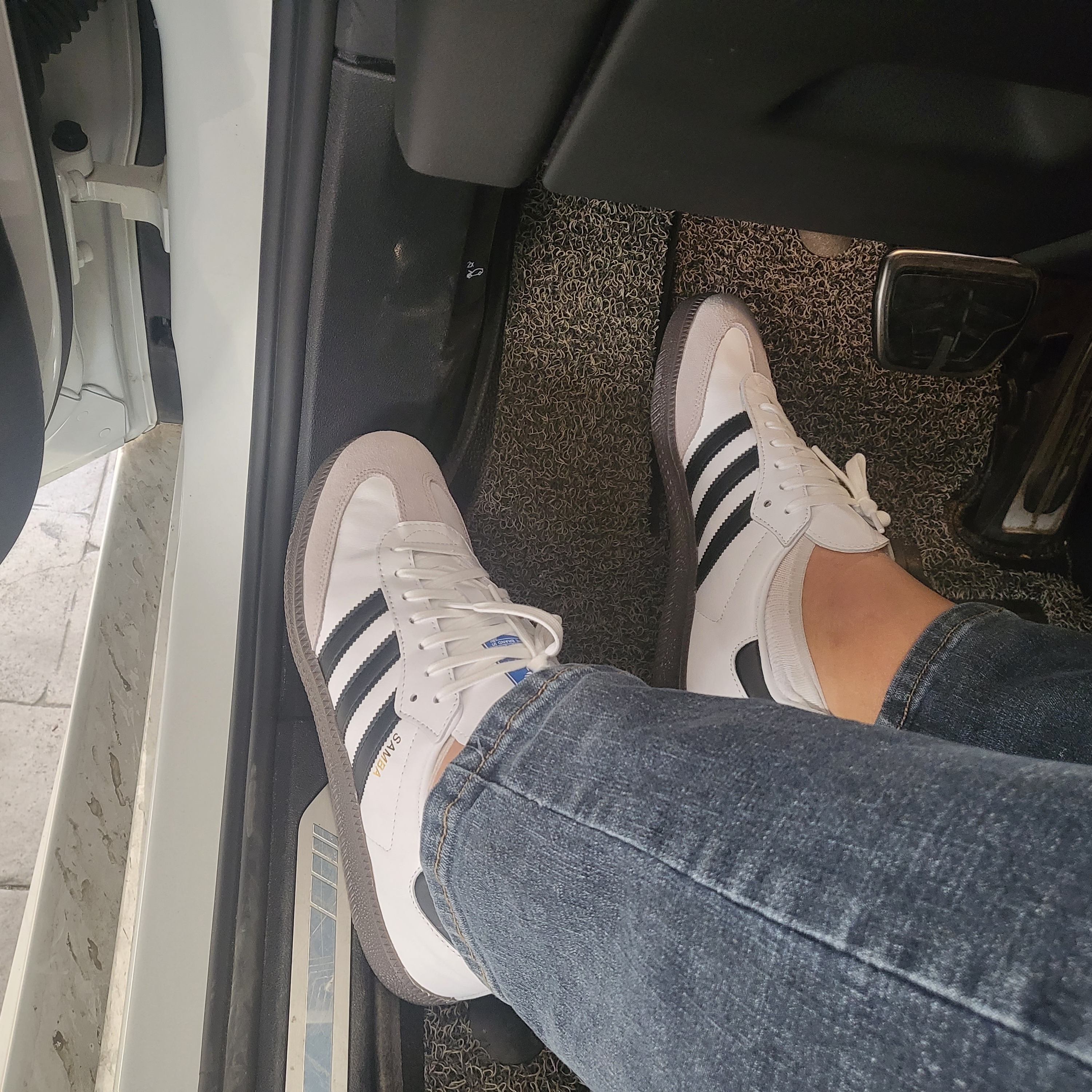 Adidas Samba OG Cloud White 착용 스타일