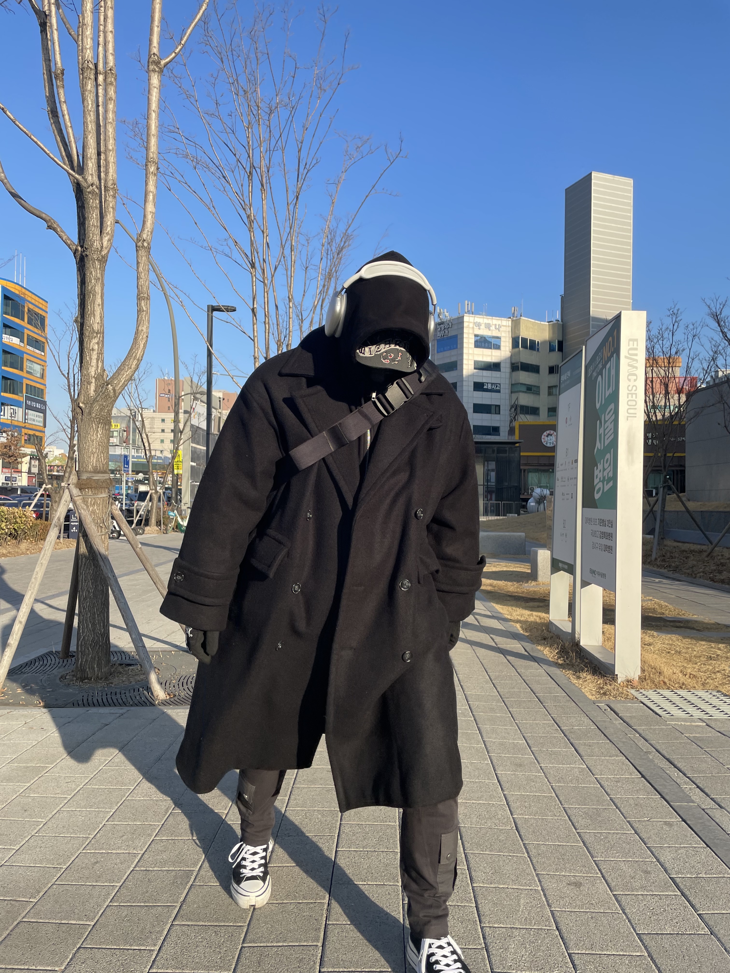 Converse x Feng Chen Wang Chuck 70 2-in-1 Natural Ivory Black, Apple AirPods Max Lightning Silver (Korean Ver.) 착용 스타일 - 1