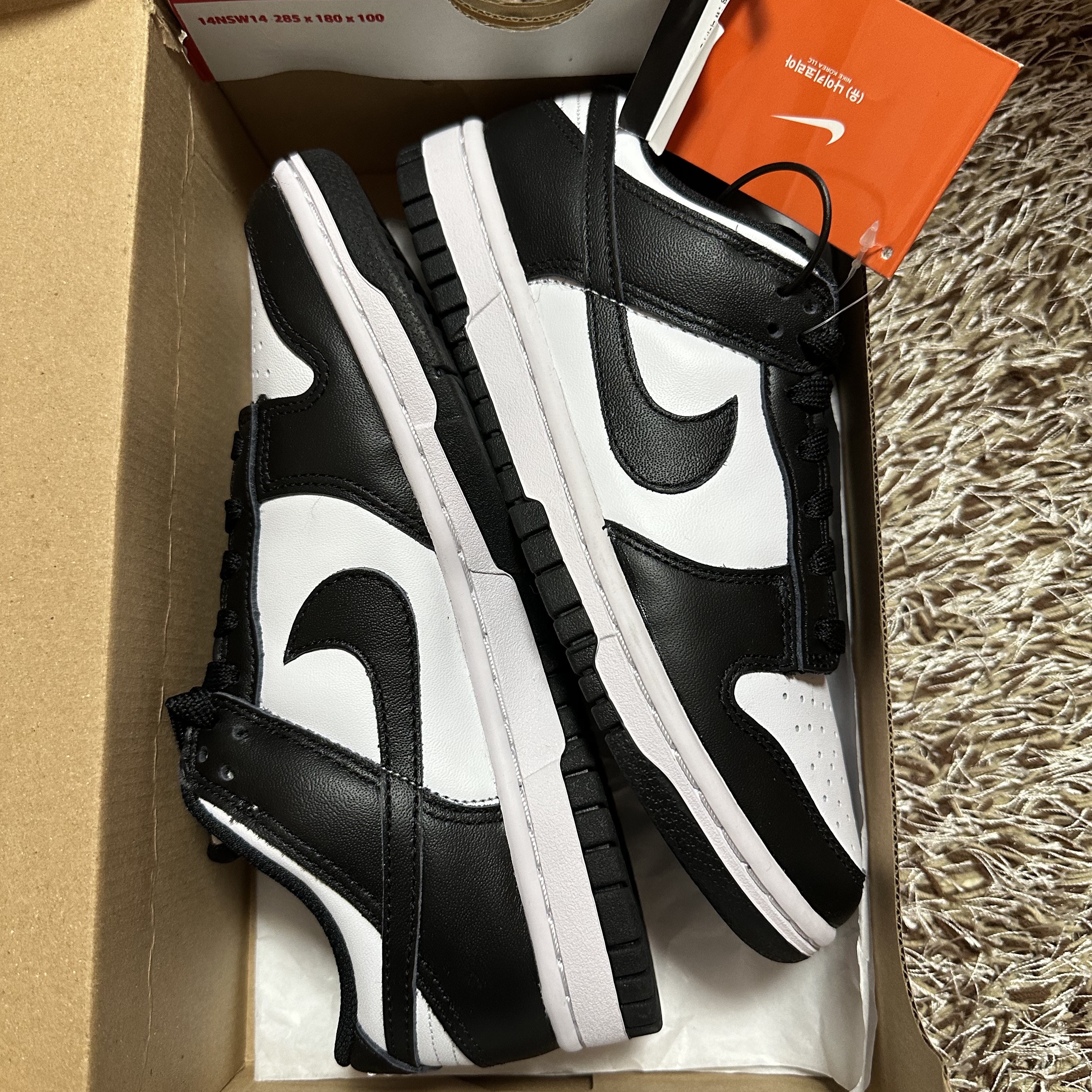 (W) Nike Dunk Low Black 착용 스타일 - 1