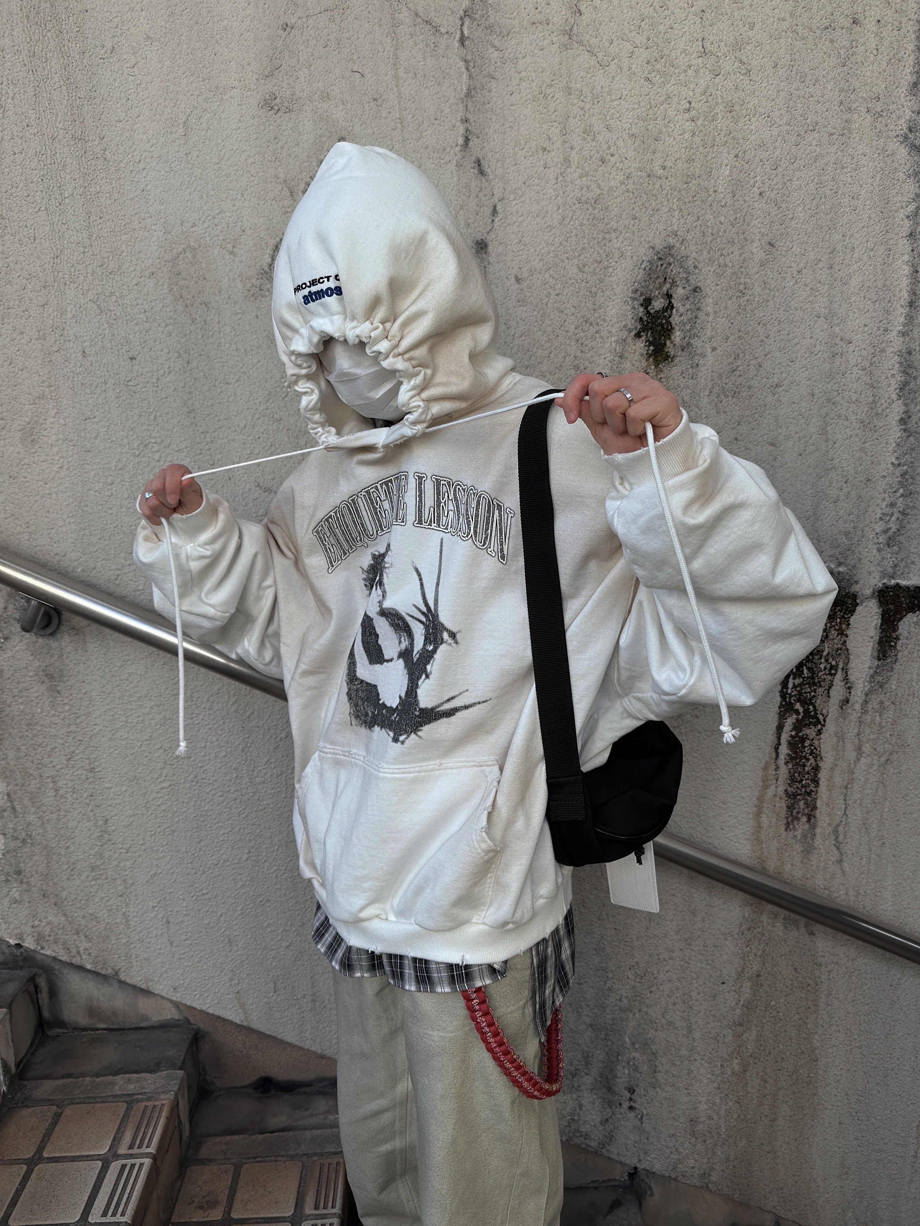 Project G/R x Atmos Etiquette Lesson Vintage Washed Hoodie White, Balenciaga Runner Sneakers Grey Burgundy 착용 스타일 - 2