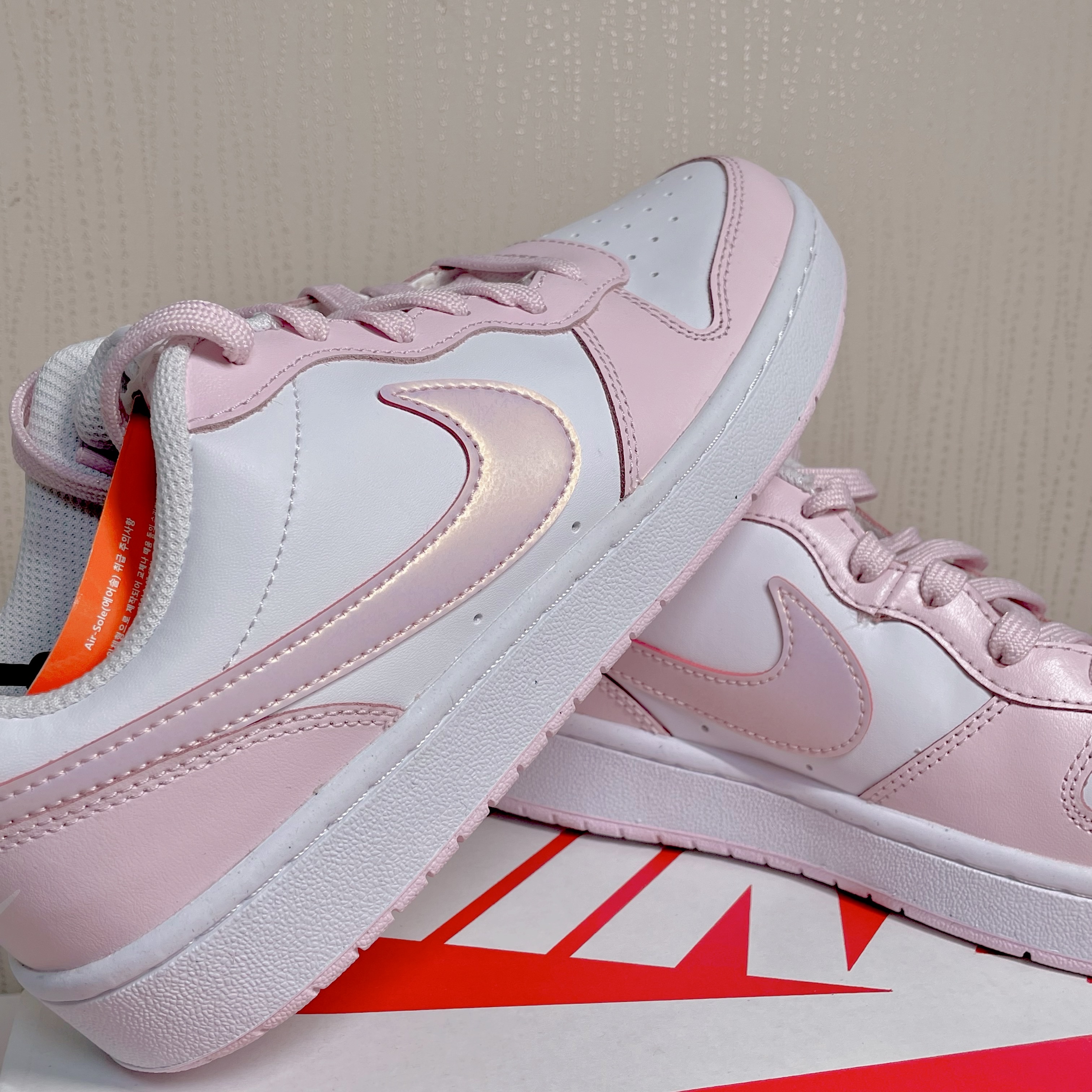 (GS) Nike Court Borough 2 SE White Pink Foam 착용 스타일 - 1