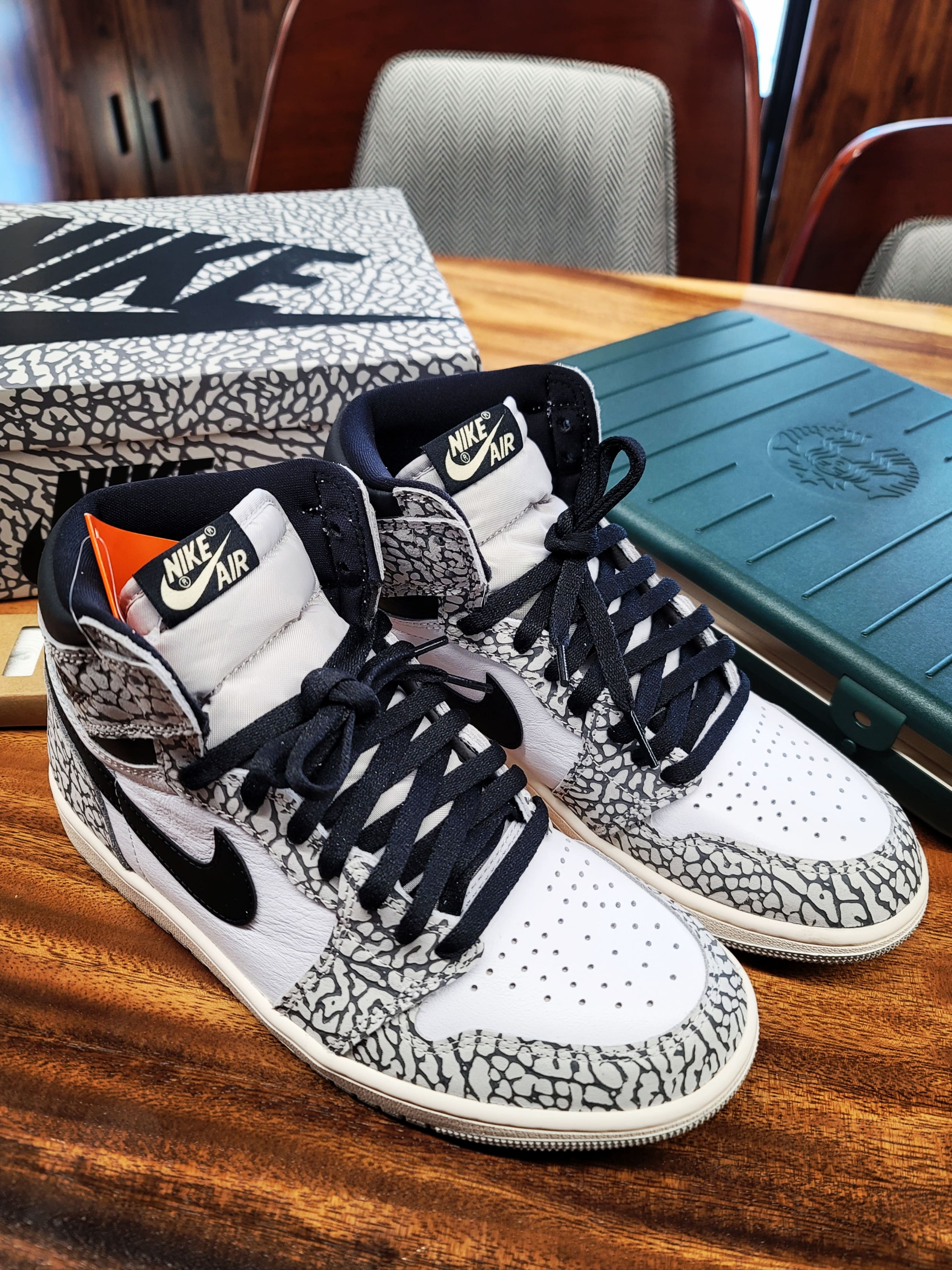 Jordan 1 Retro High OG White Cement 착용 스타일