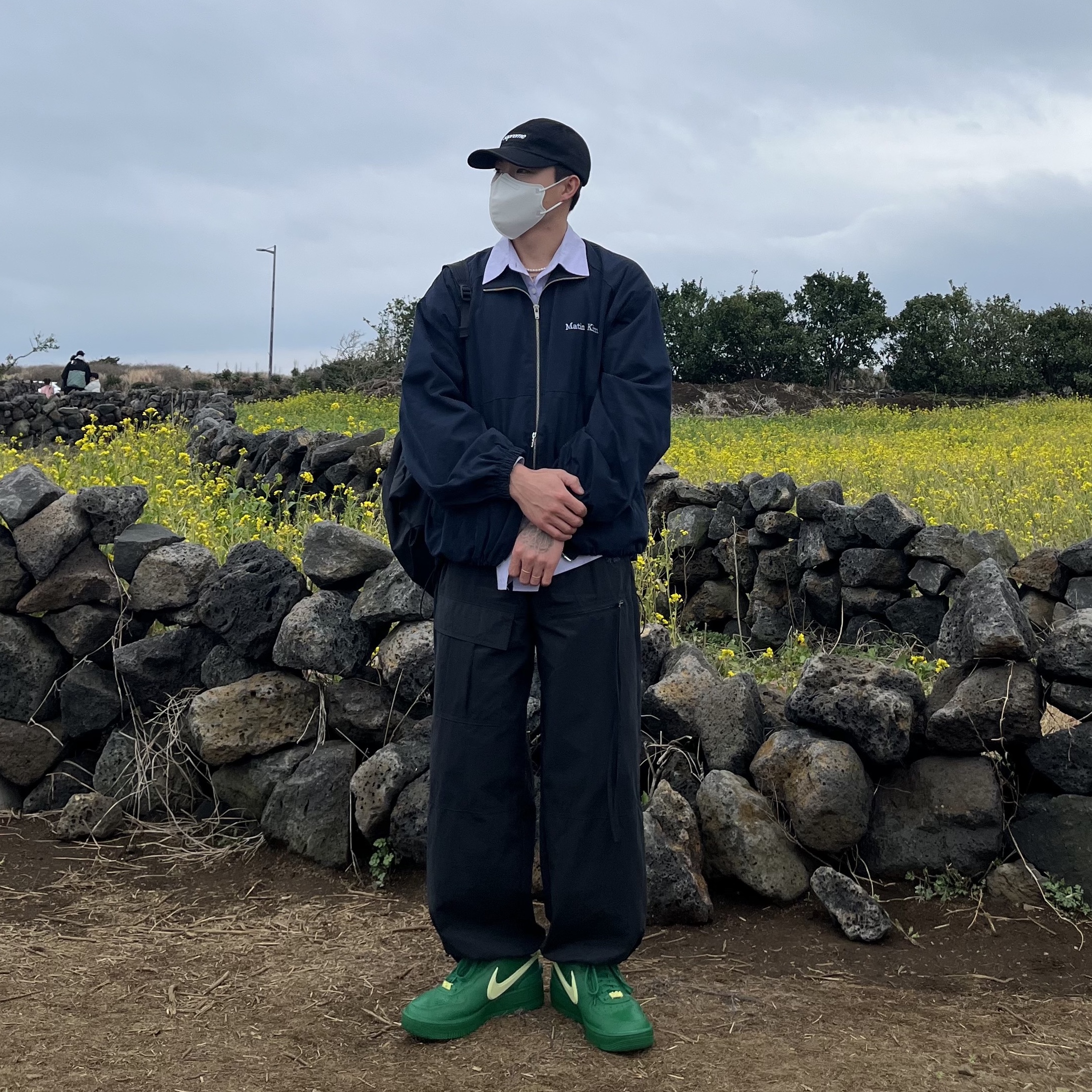Supreme Washed Chino Twill Camp Cap Black, Nike x Ambush Air Force 1 Low SP Pine Green and Citron 착용 스타일