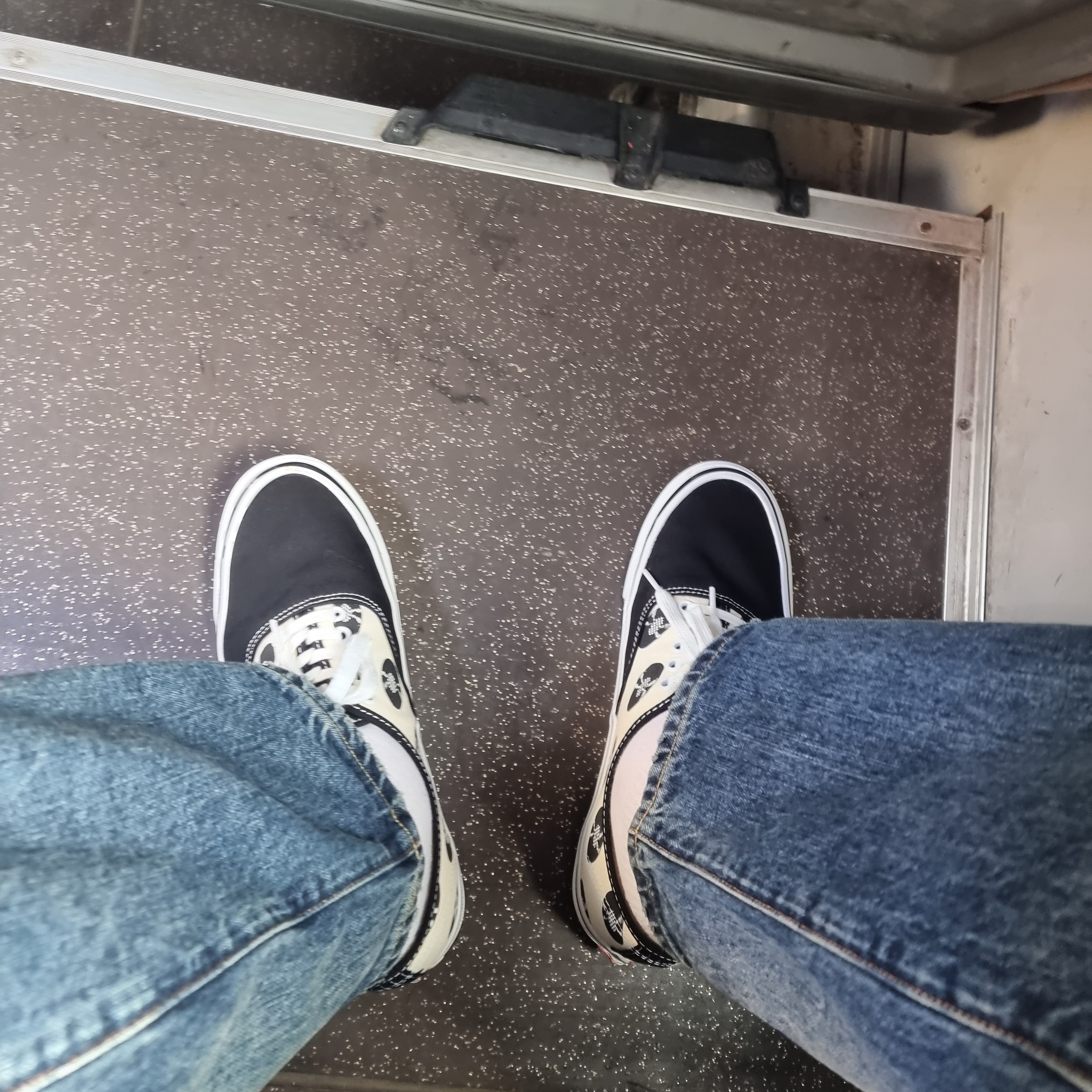 Vans Vault x Wacko Maria OG Authentic LX Classic White 착용 스타일 - 2