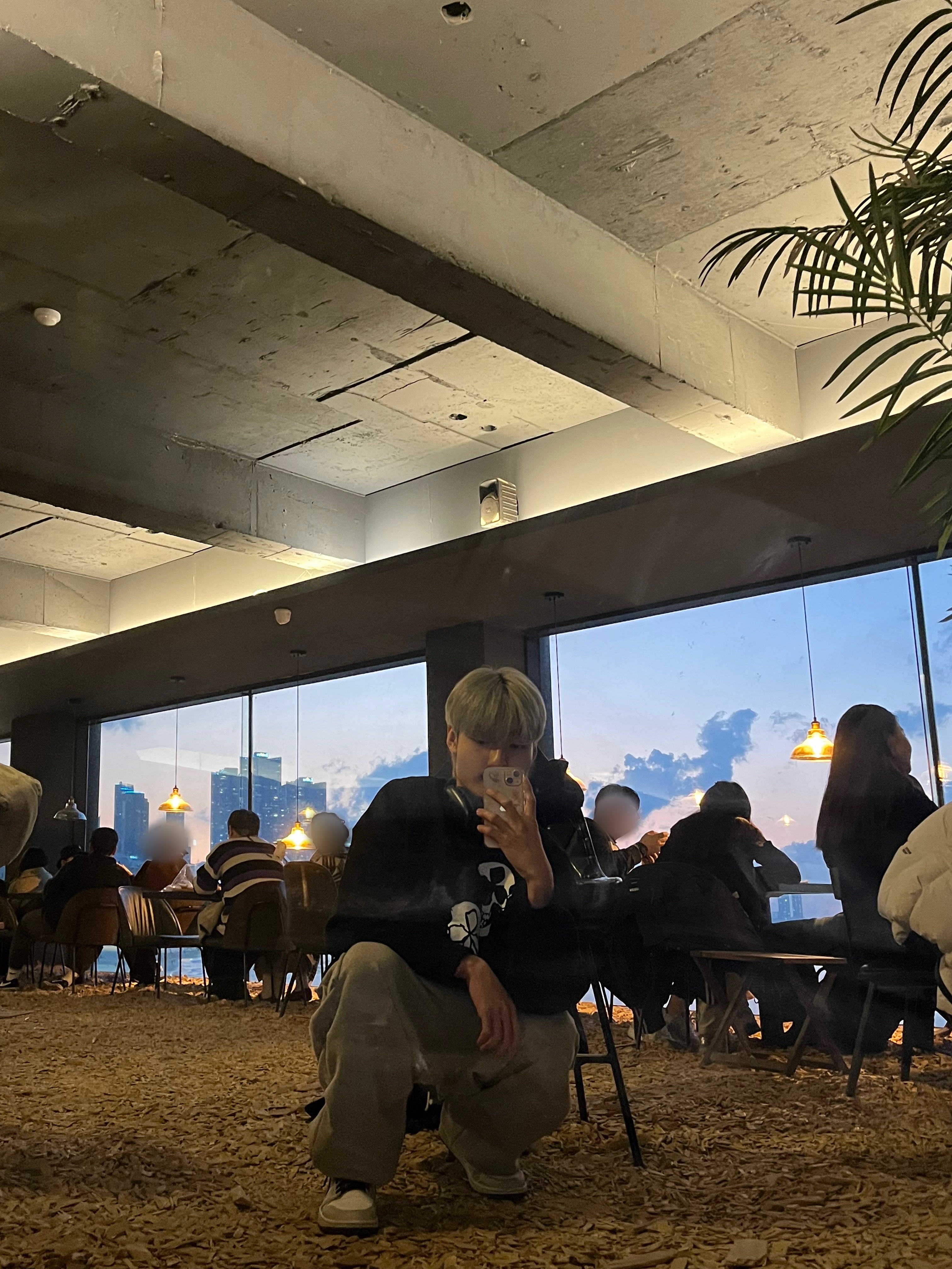 Apple AirPods Max Lightning Space Gray (Korean Ver.), (W) Jordan 1 Mid Grey Fog 착용 스타일 - 3