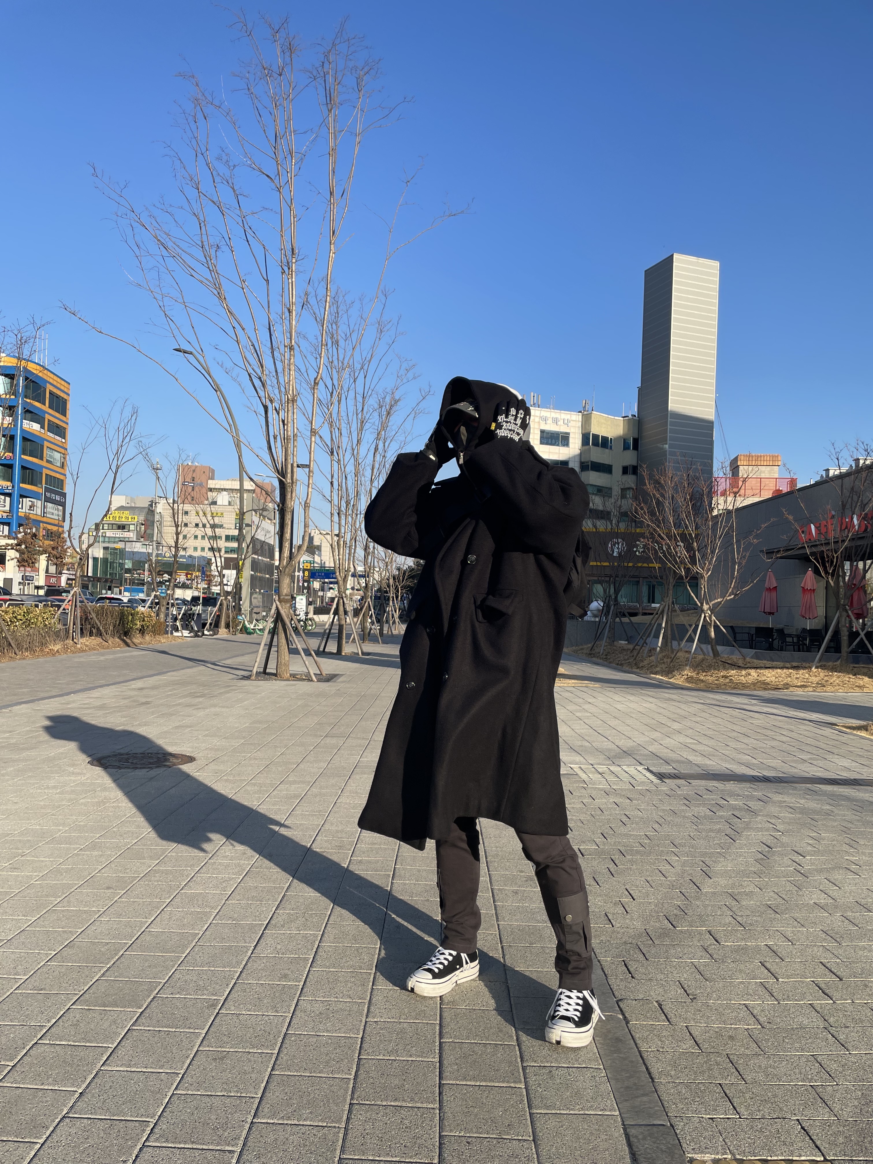Converse x Feng Chen Wang Chuck 70 2-in-1 Natural Ivory Black, Apple AirPods Max Lightning Silver (Korean Ver.) 착용 스타일 - 3