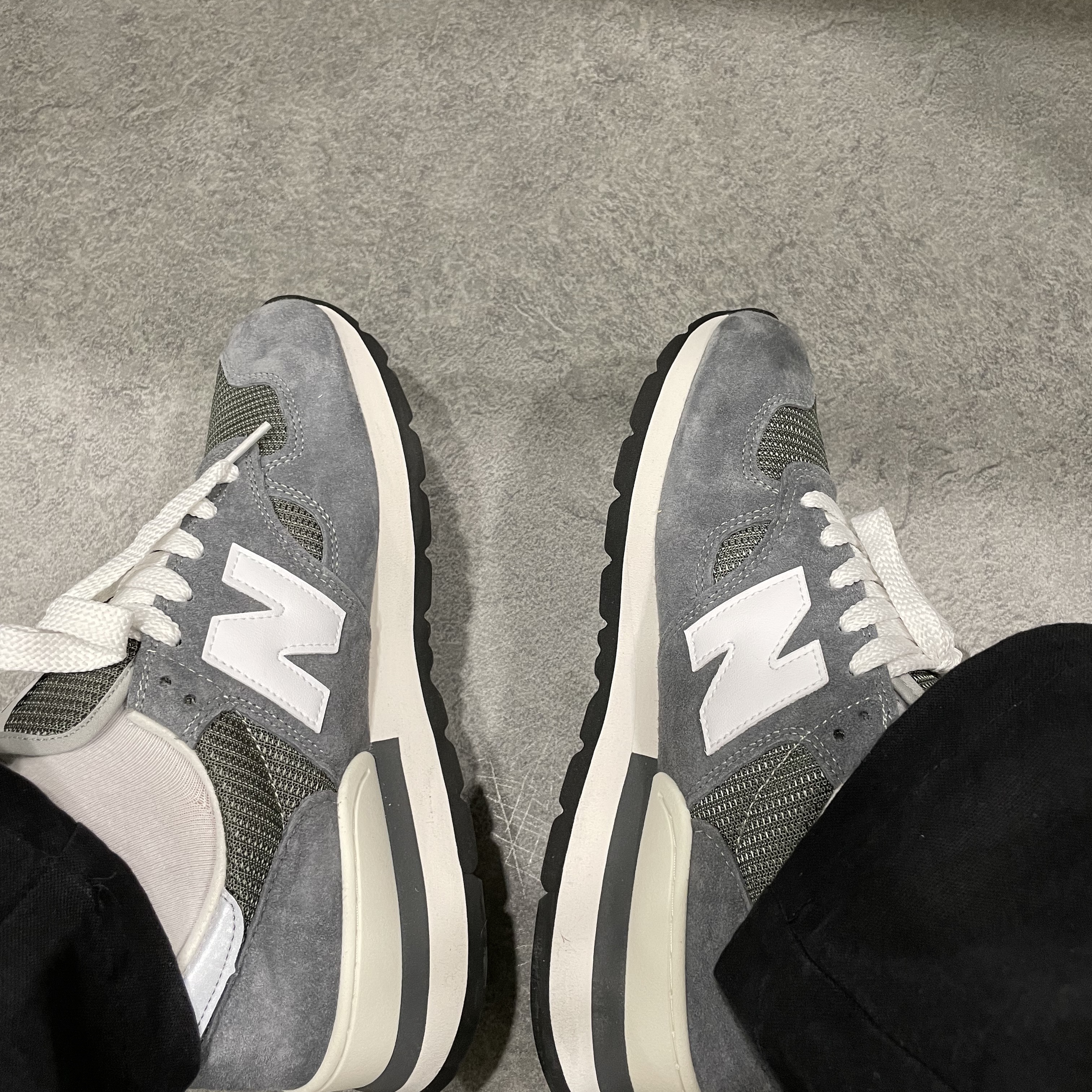 New Balance 990v1 Made in USA Grey White 착용 스타일