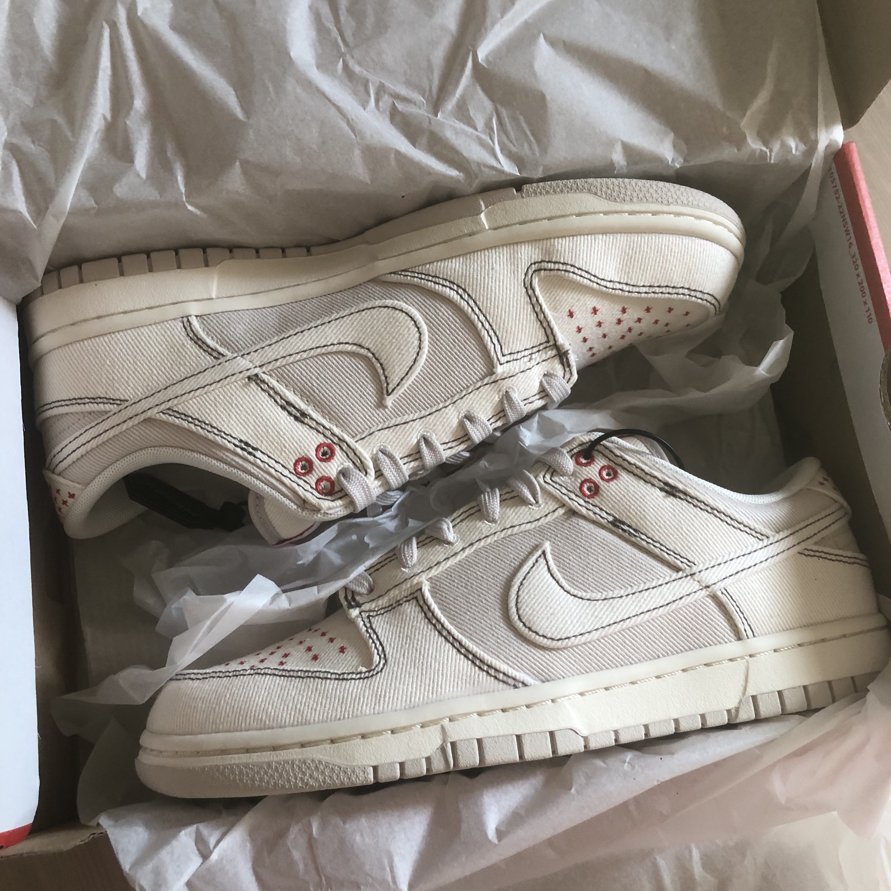 Nike Dunk Low Beige Red 착용 스타일 - 2