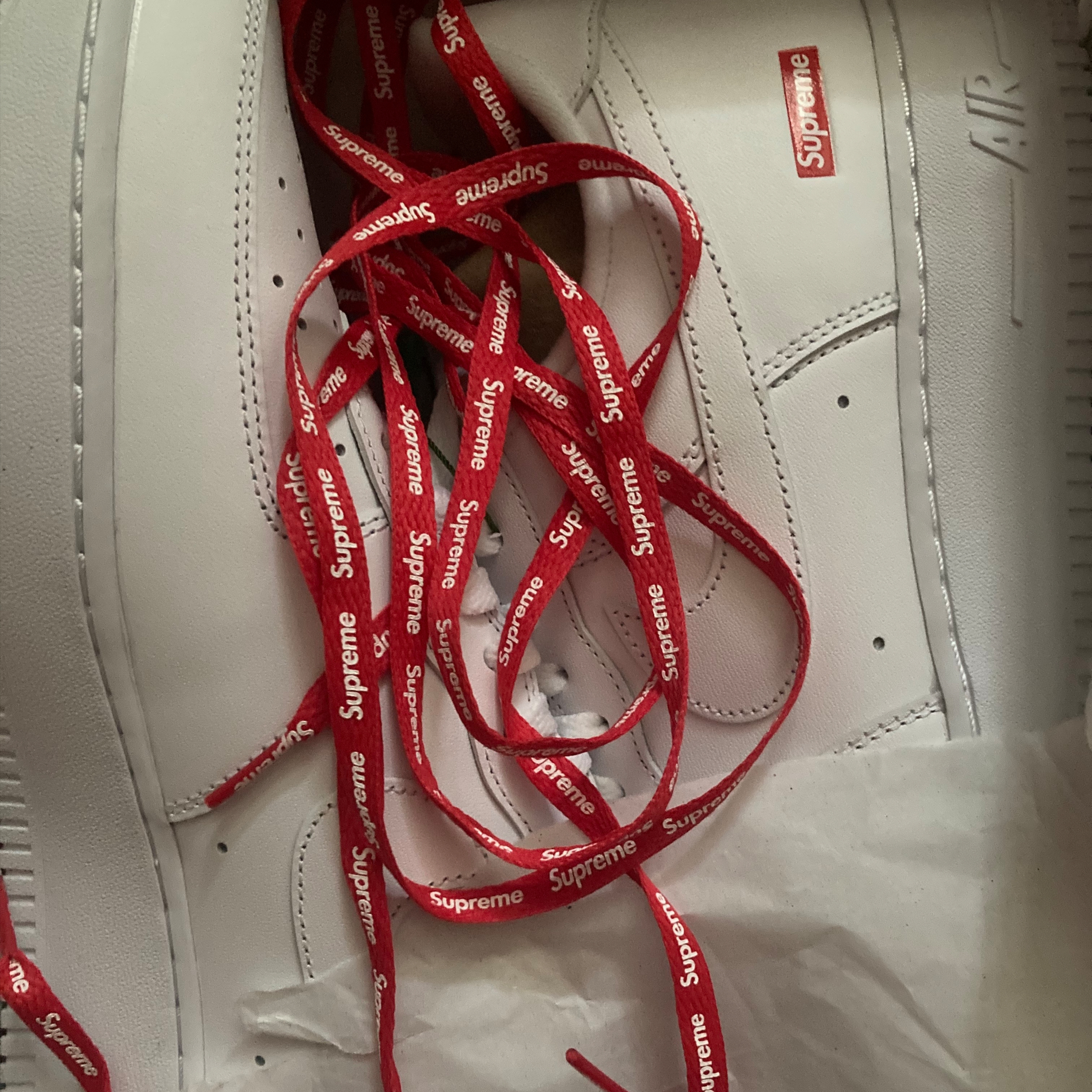 Nike x Supreme Air Force 1 Low White 착용 스타일