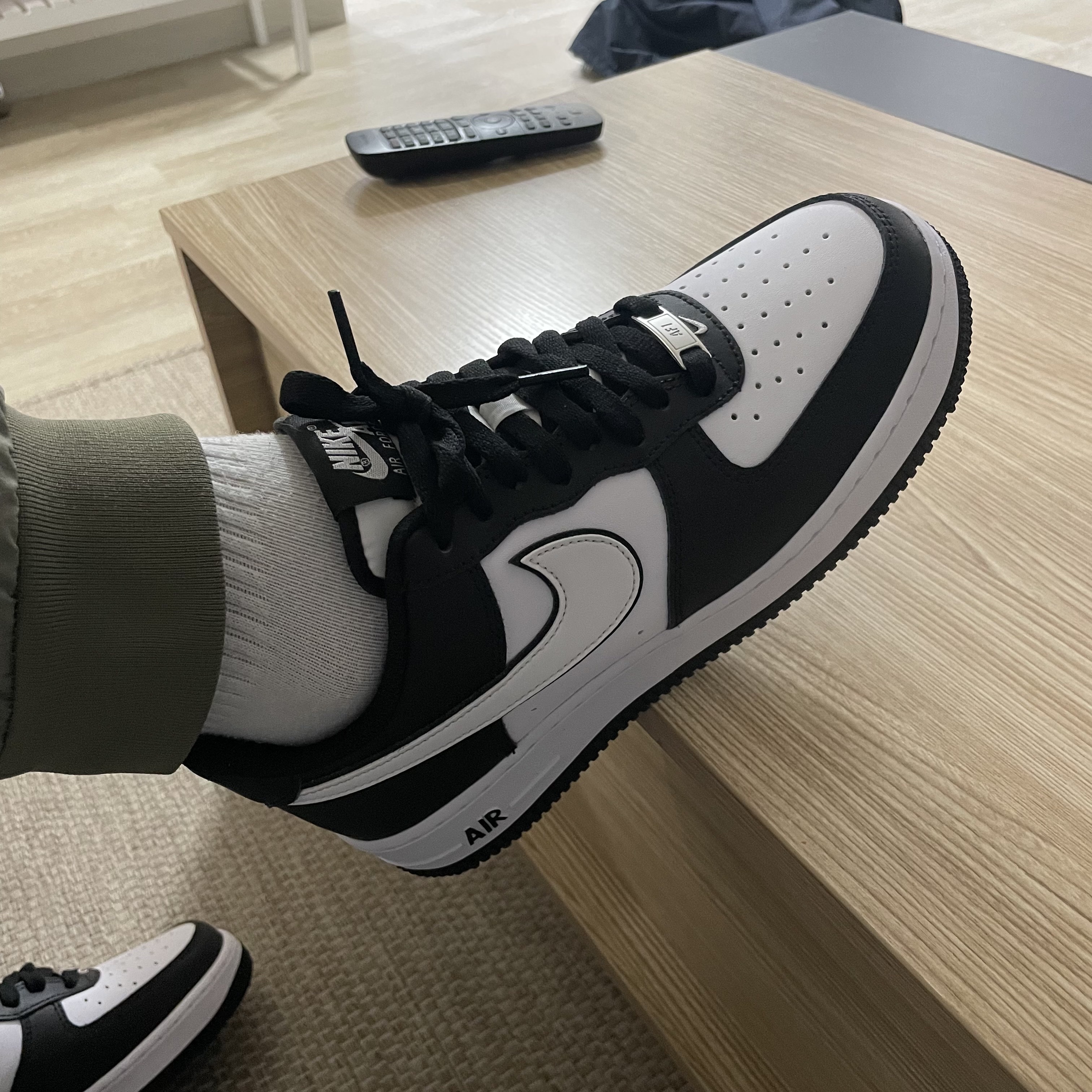Nike Air Force 1 '07 Black White 착용 스타일