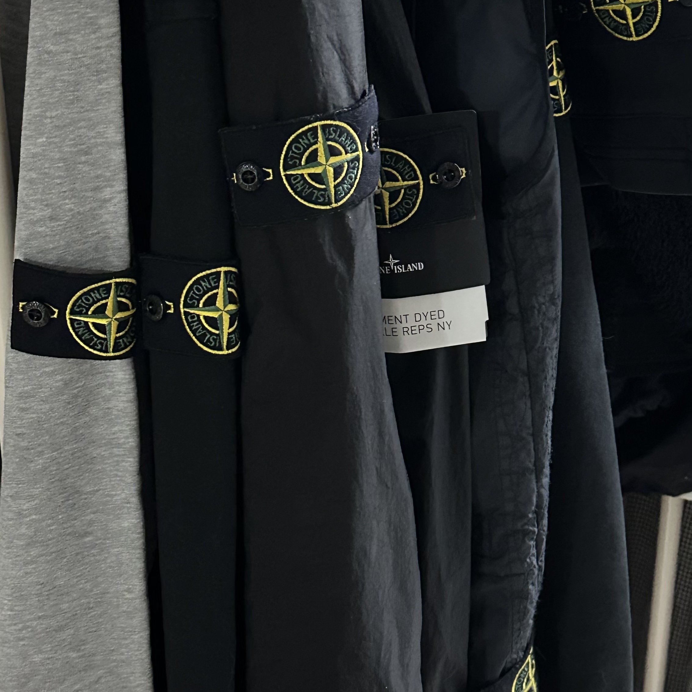 Stone Island 40522 Crinkle Reps Nylon Garment Dyed Hooded Jacket Black - 23SS, Stone Island 64651 Fleece Bermuda Shorts Black - 22SS 착용 스타일