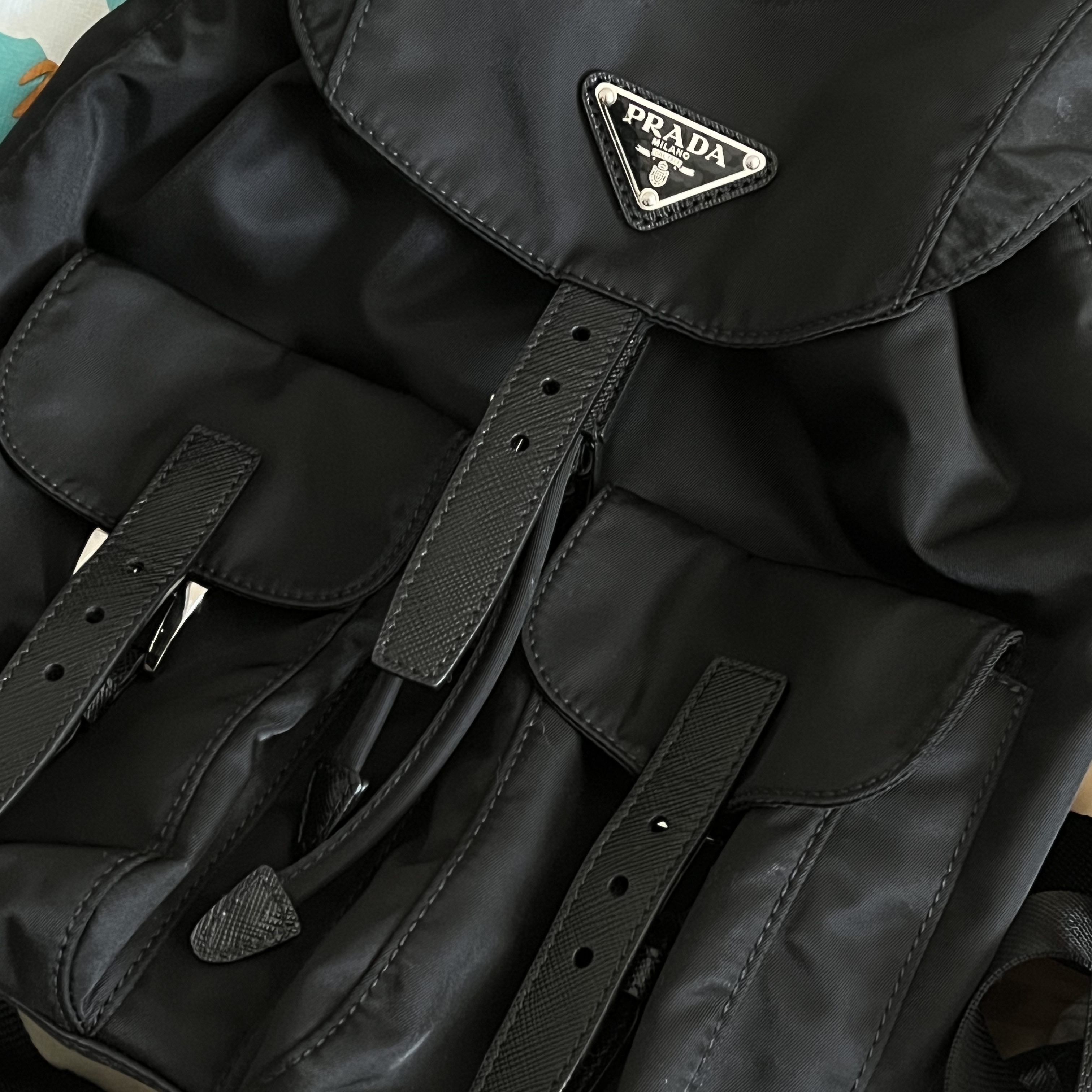 Prada Re-Nylon Small Backpack Black 착용 스타일
