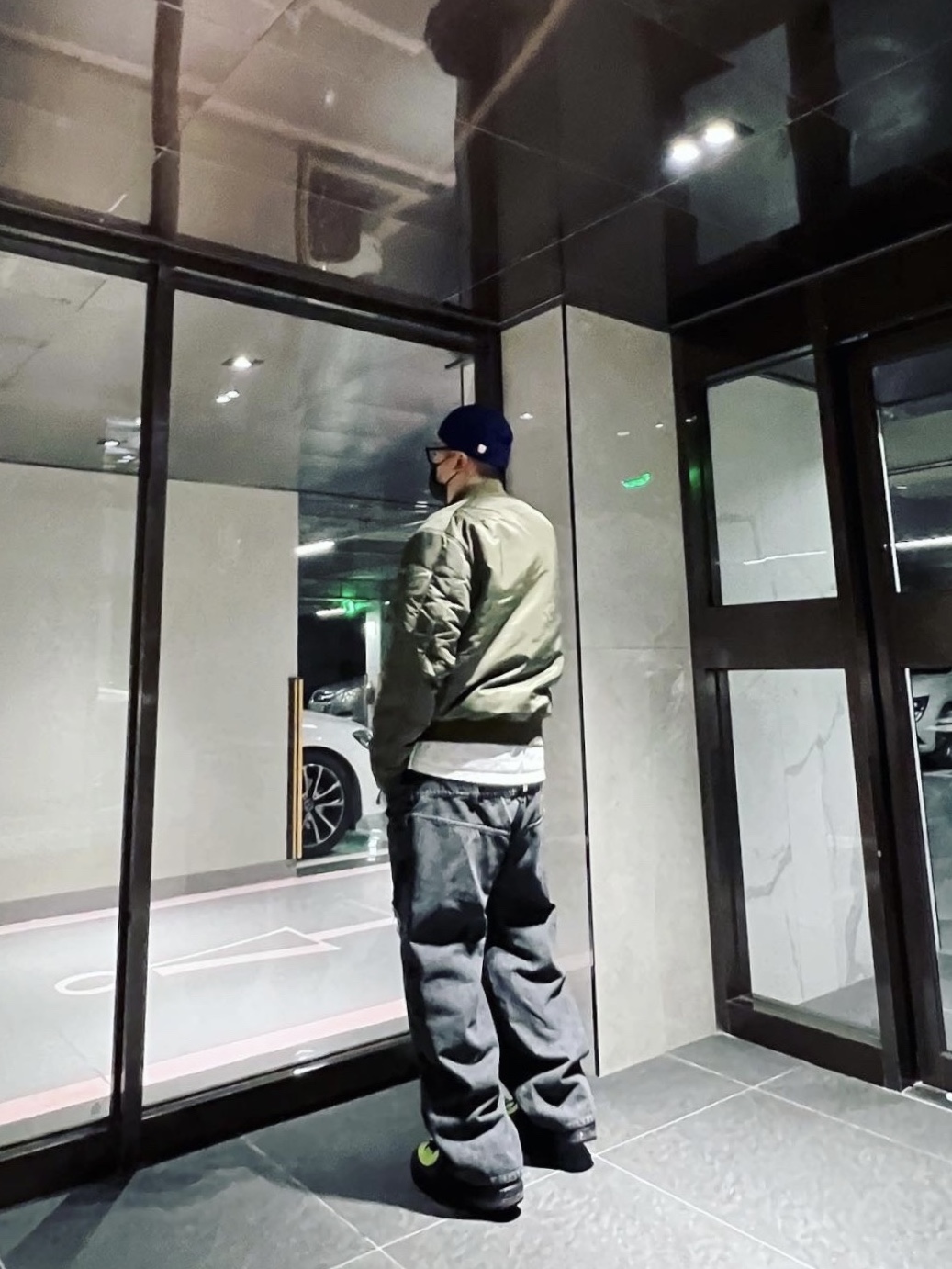 Nike x Stussy Air Penny II Vivid Green and Black 착용 스타일 - 1