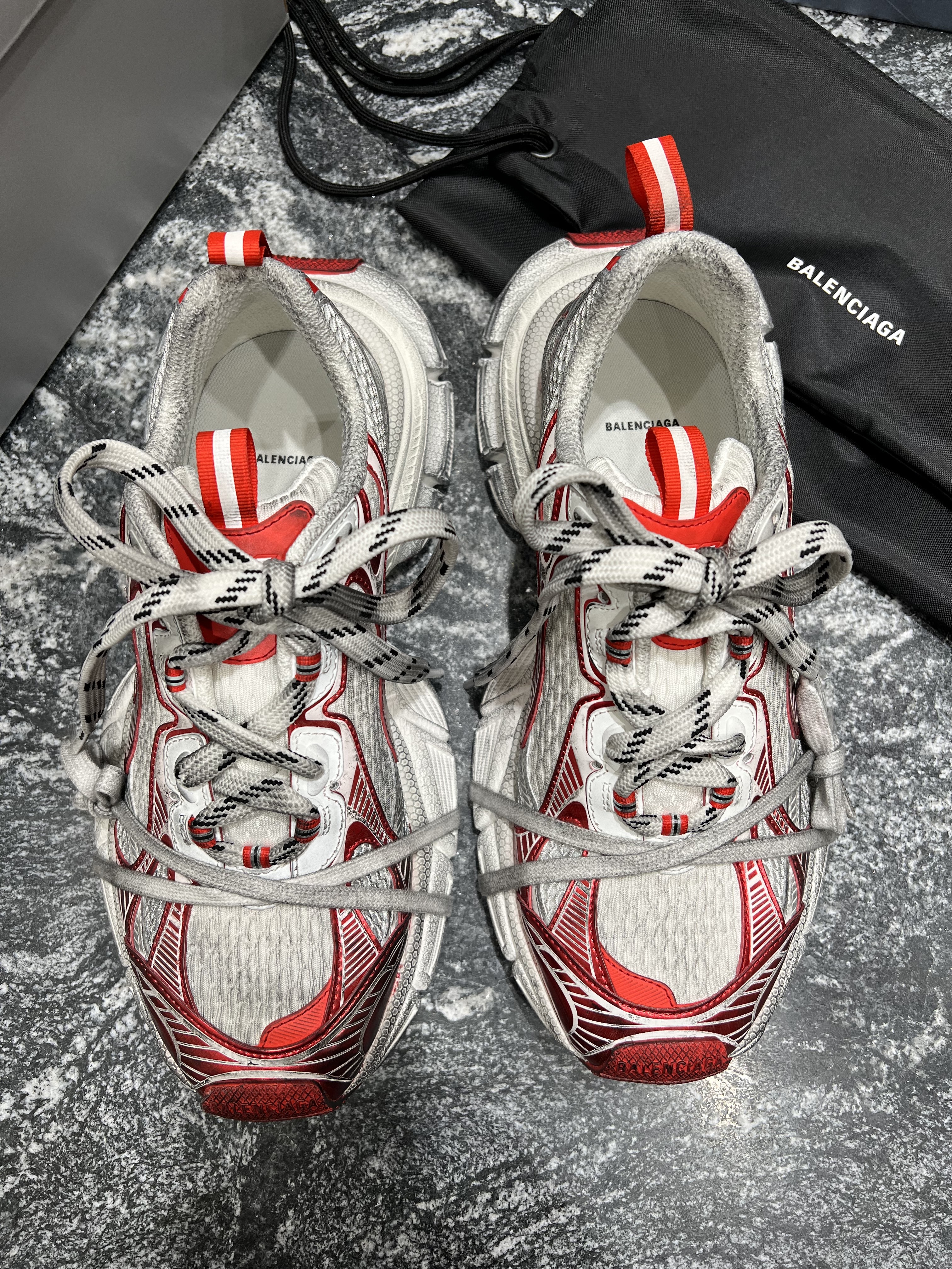 Balenciaga 3XL Sneakers White Red 착용 스타일 - 2