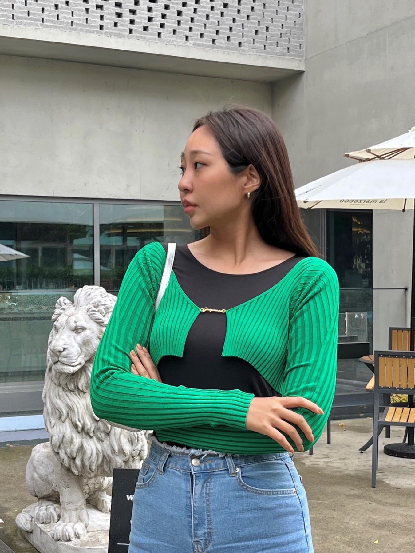 (W) Jacquemus La Maille Pralu Micro Charm Logo Cardigan Black, (W) Jacquemus La Maille Pralu Micro Charm Logo Cardigan Pink 착용 스타일
