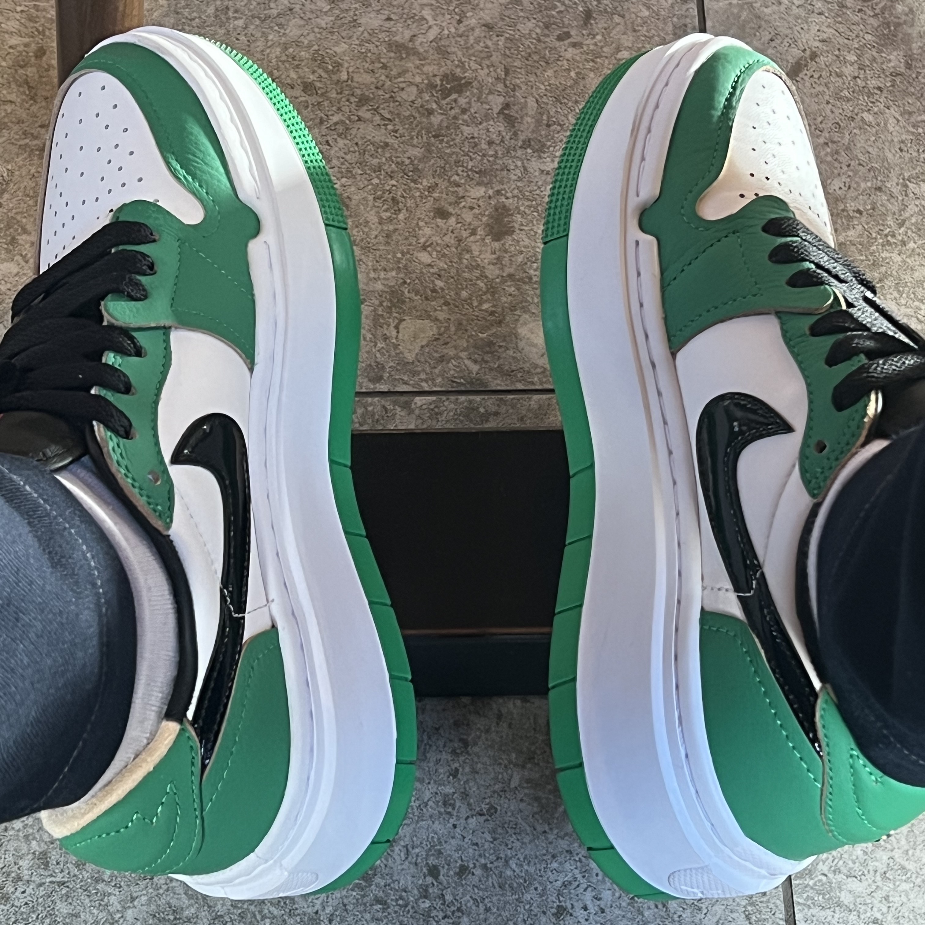 (W) Jordan 1 Elevate Low SE Lucky Green 착용 스타일 - 1