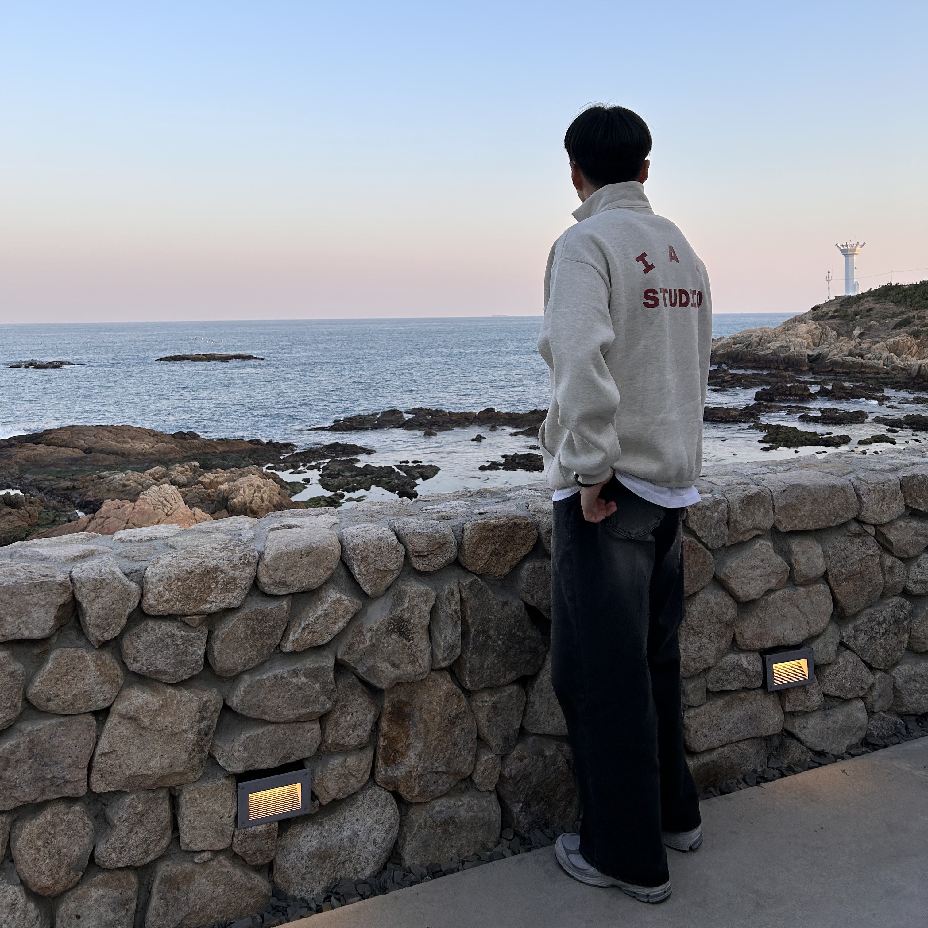 IAB Studio Half Zip-Up Oatmeal Burgundy, New Balance 2002R T2 Gray 착용 스타일 - 2