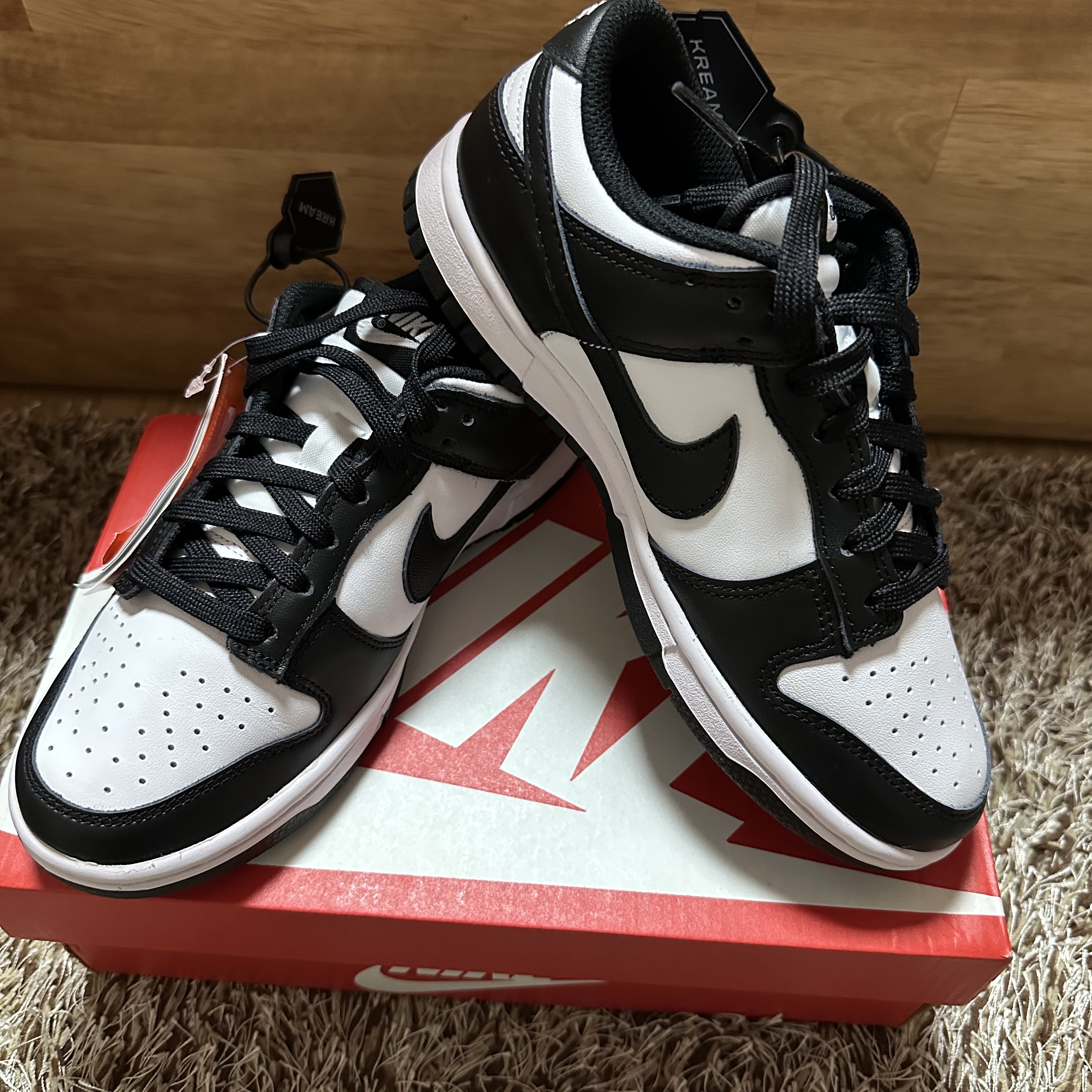 (W) Nike Dunk Low Black 착용 스타일 - 2