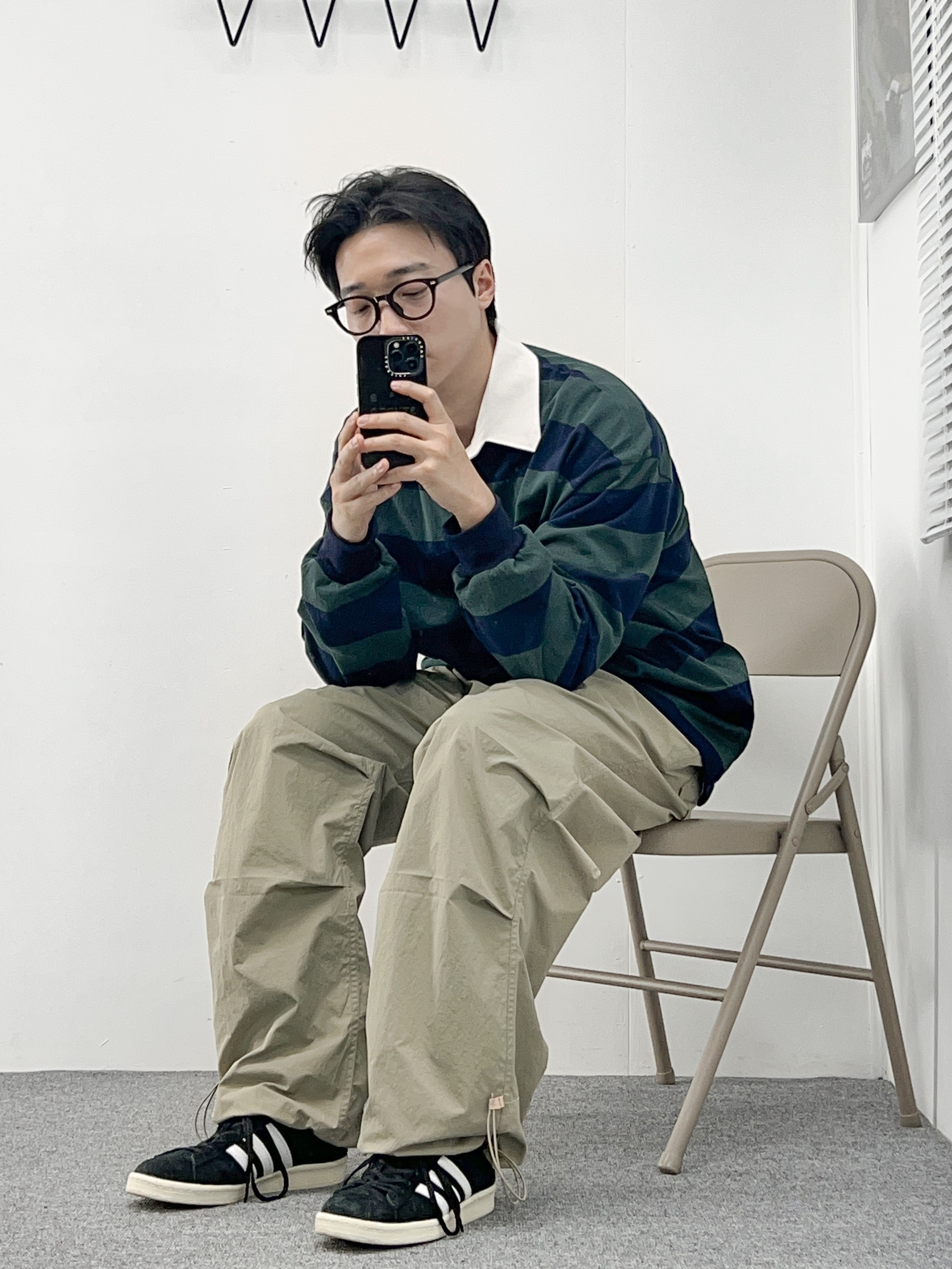 Adidas Campus 80s Black White 착용 스타일 - 2