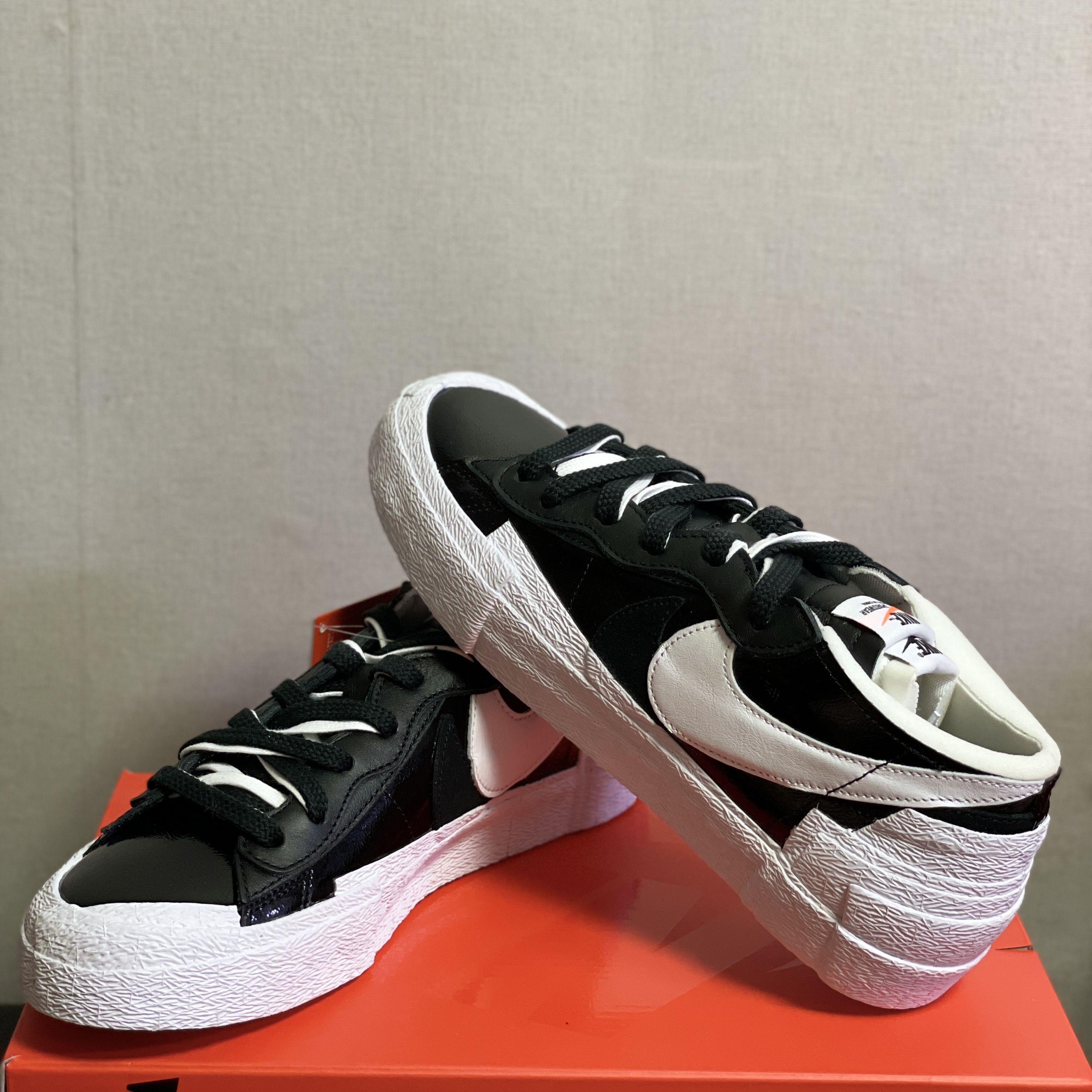 Nike x Sacai Blazer Low Black Patent Leather, Nike x Sacai Blazer Low White Patent Leather 착용 스타일 - 2
