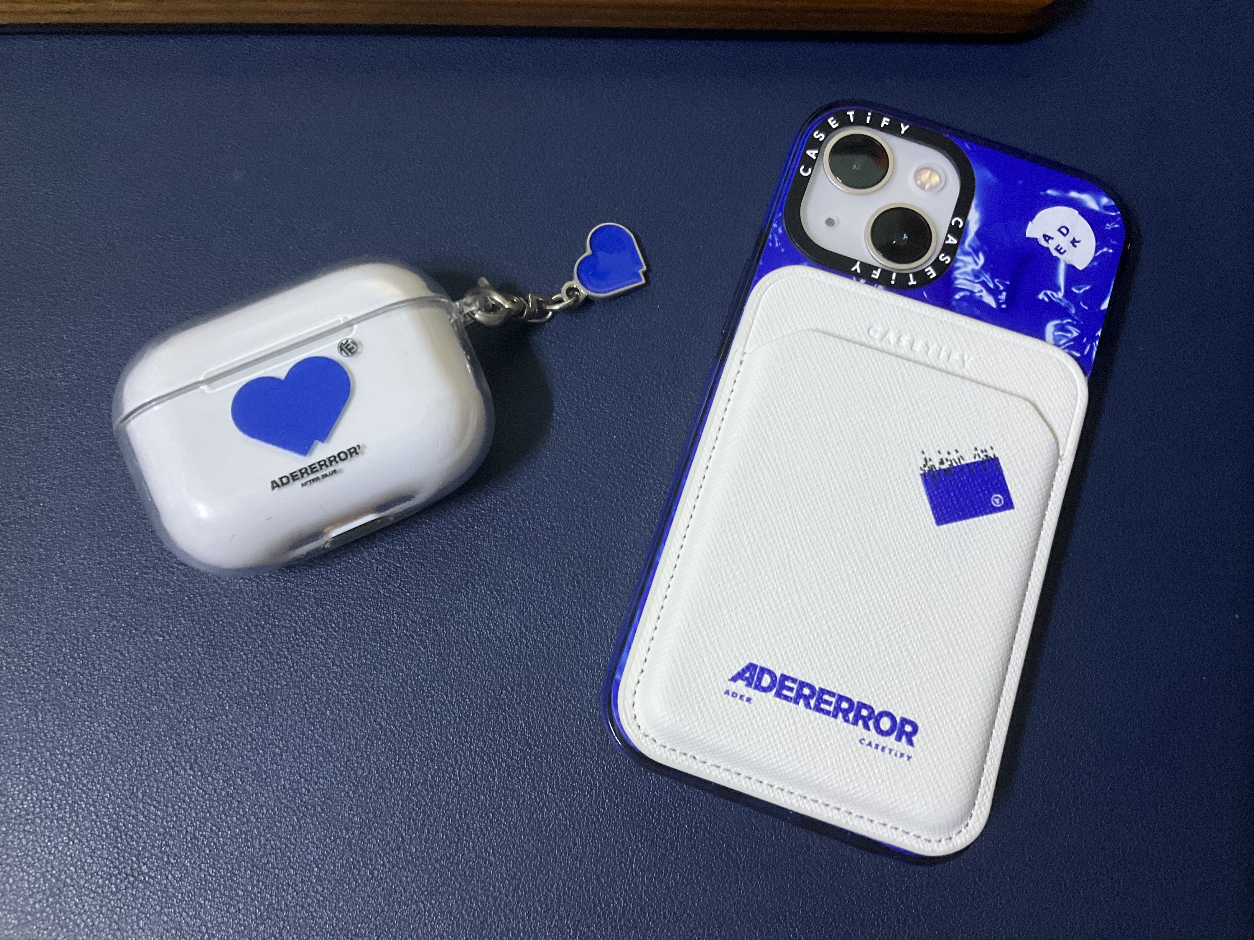 Ader Error Twin Heart AirPods Pro Hard Case Clear, Casetify x Ader Error iPhone Tube Magsafe Case Blue 착용 스타일 - 2