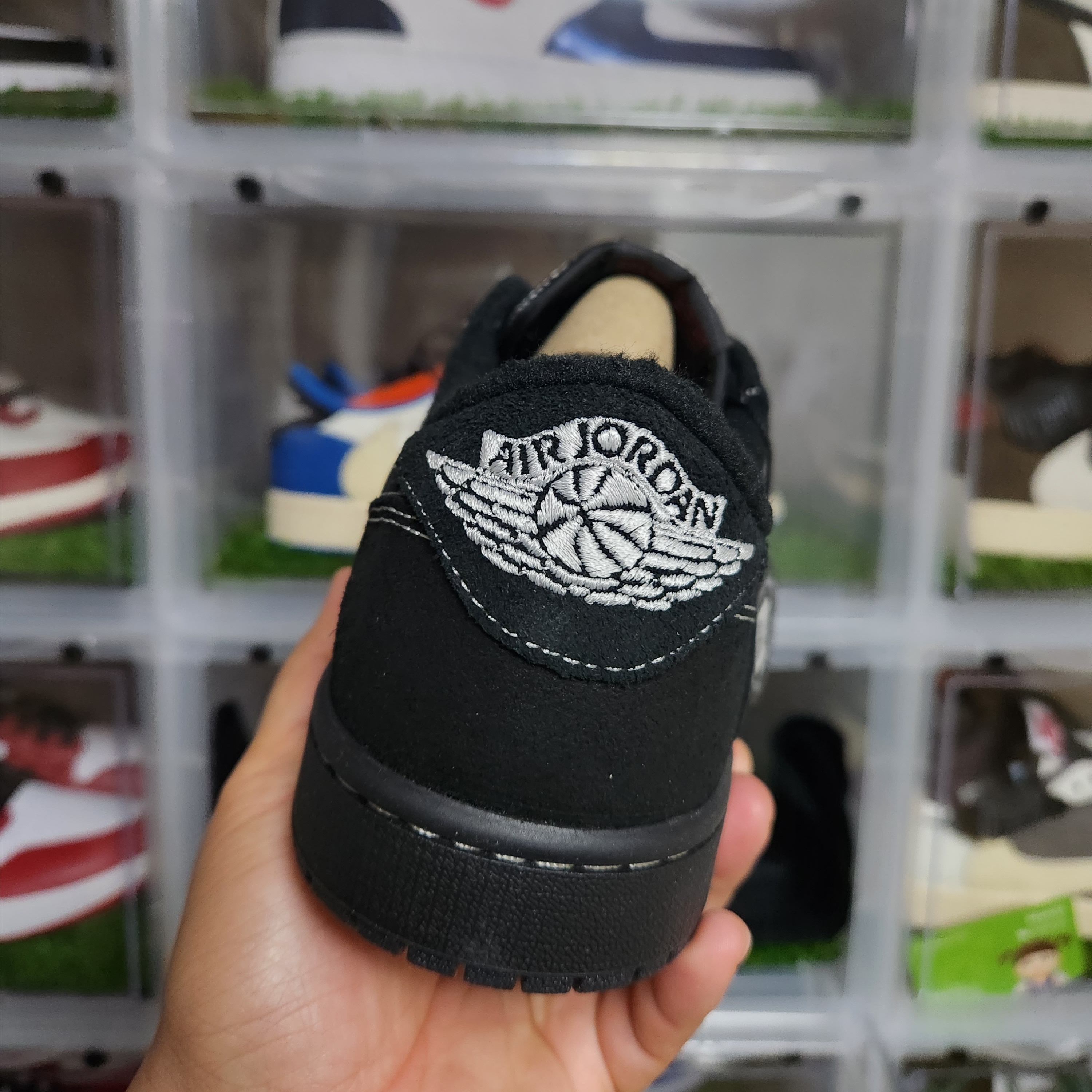 Jordan 1 x Travis Scott Retro Low OG SP Black Phantom 착용 스타일 - 3