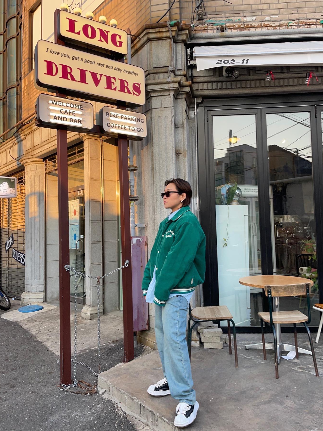 Thisisneverthat x Grateful Dead Washed Denim Pants Light Blue 착용 스타일
