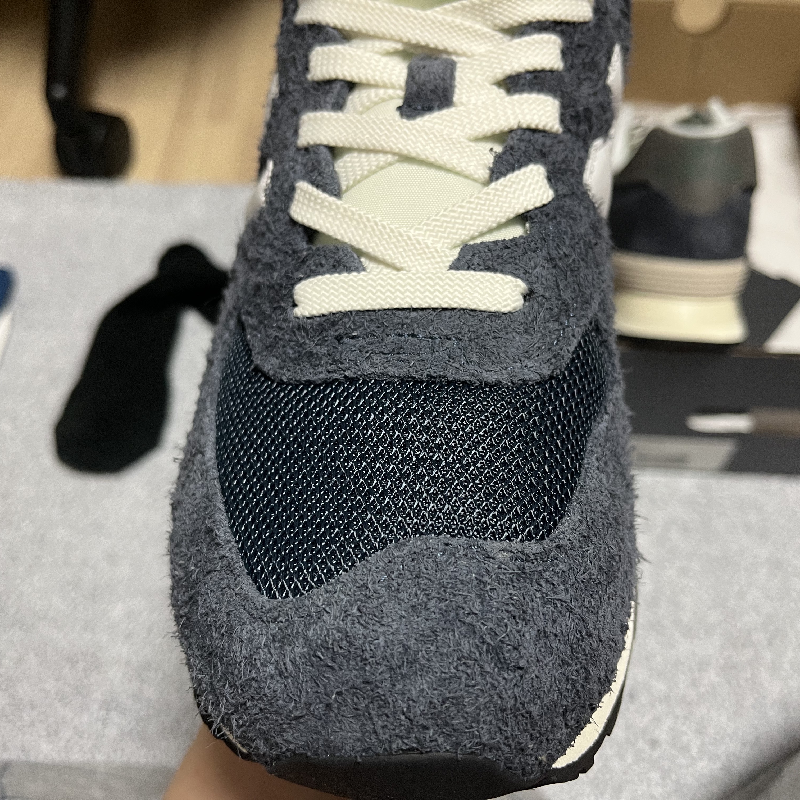 New Balance 574 Heritage Navy 착용 스타일 - 4