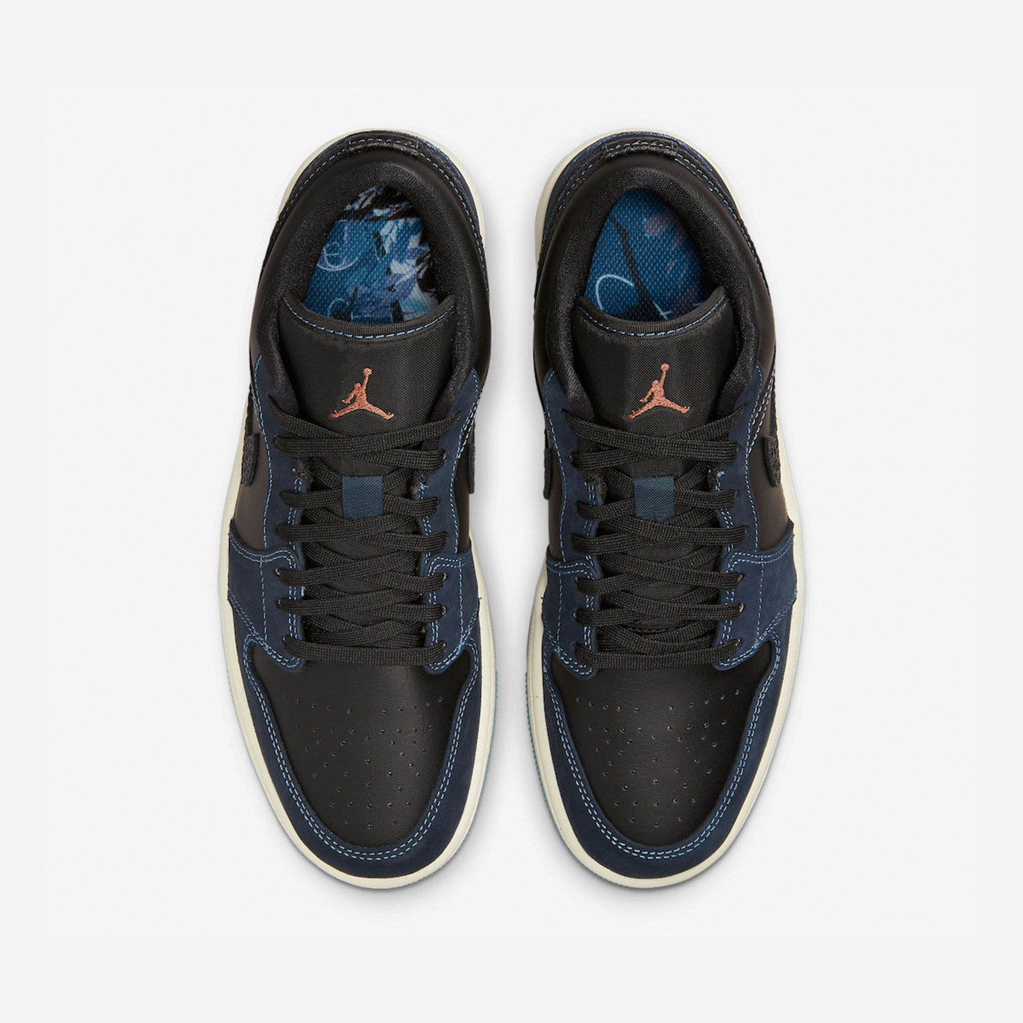 (W) Jordan 1 Low SE Black Dark Obsidian 착용 스타일 - 4