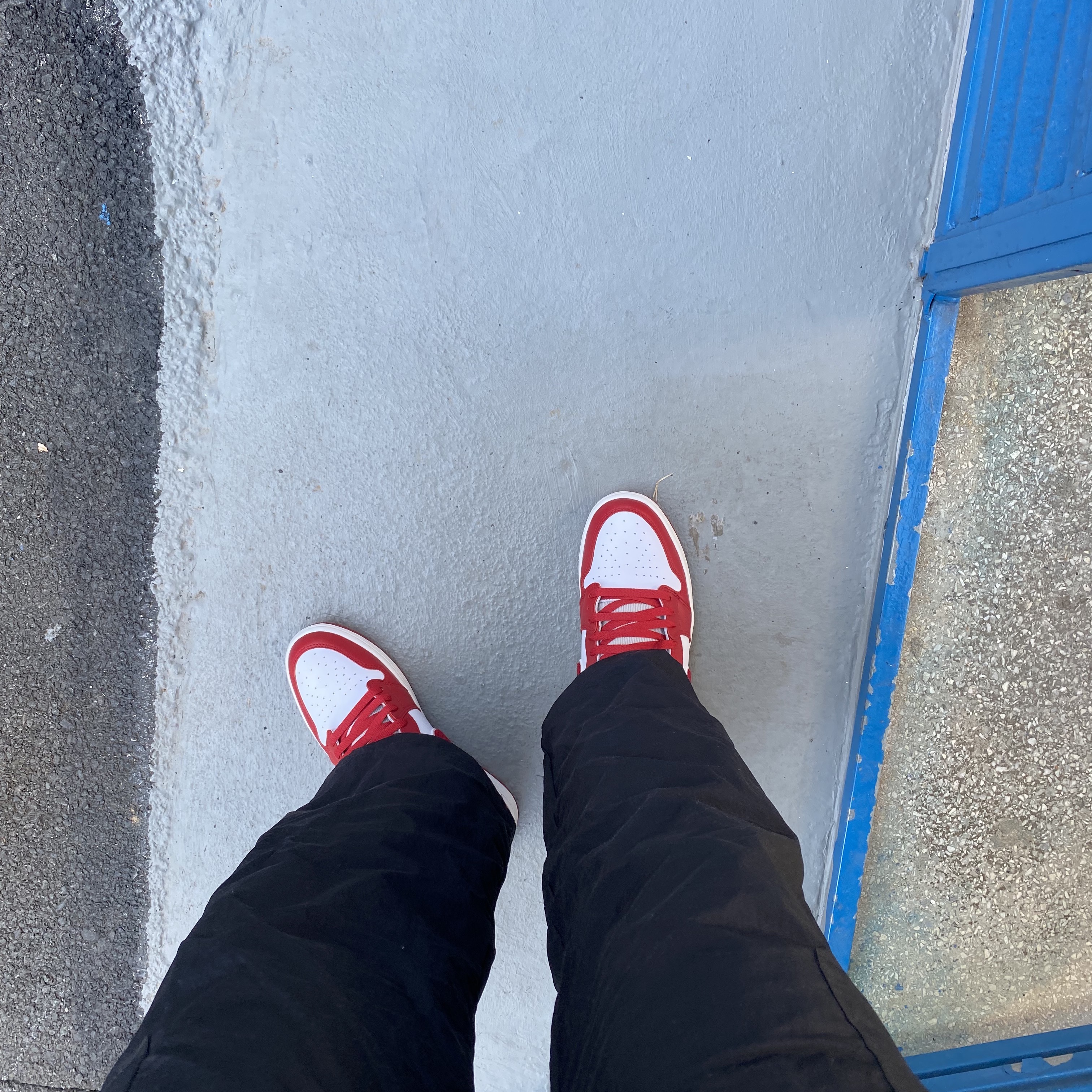 (W) Jordan 1 Retro High OG Varsity Red 착용 스타일