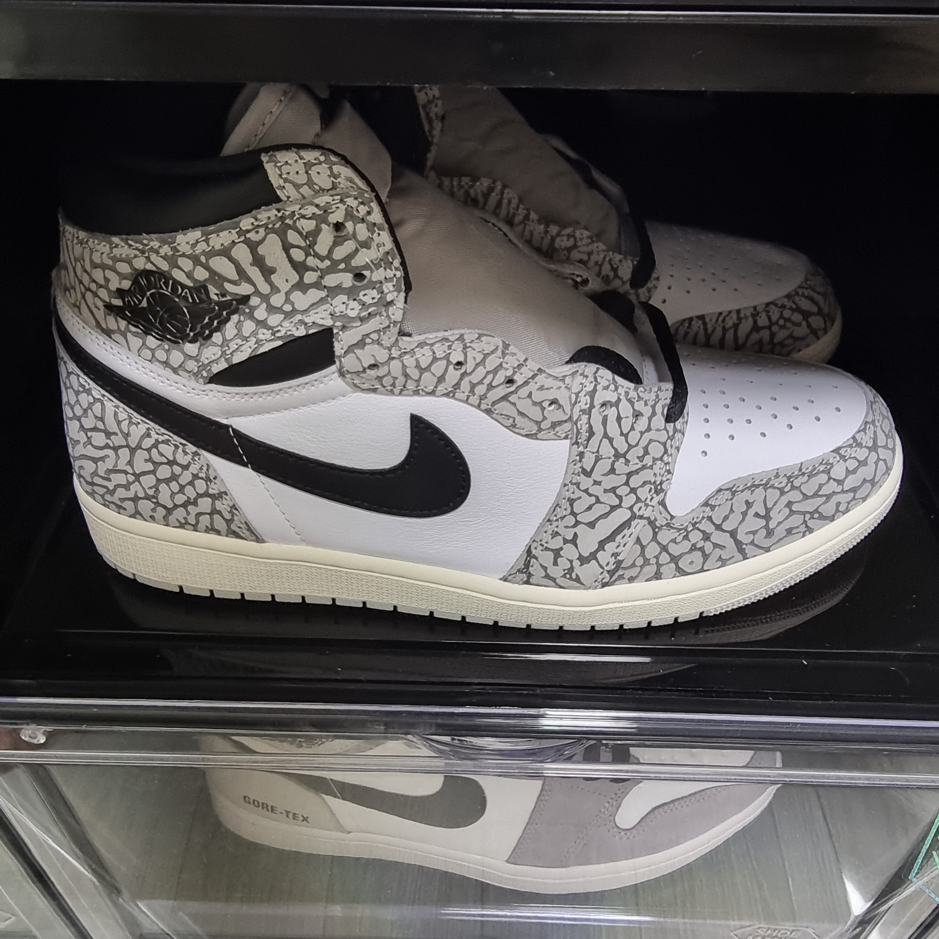 Jordan 1 Retro High OG White Cement 착용 스타일