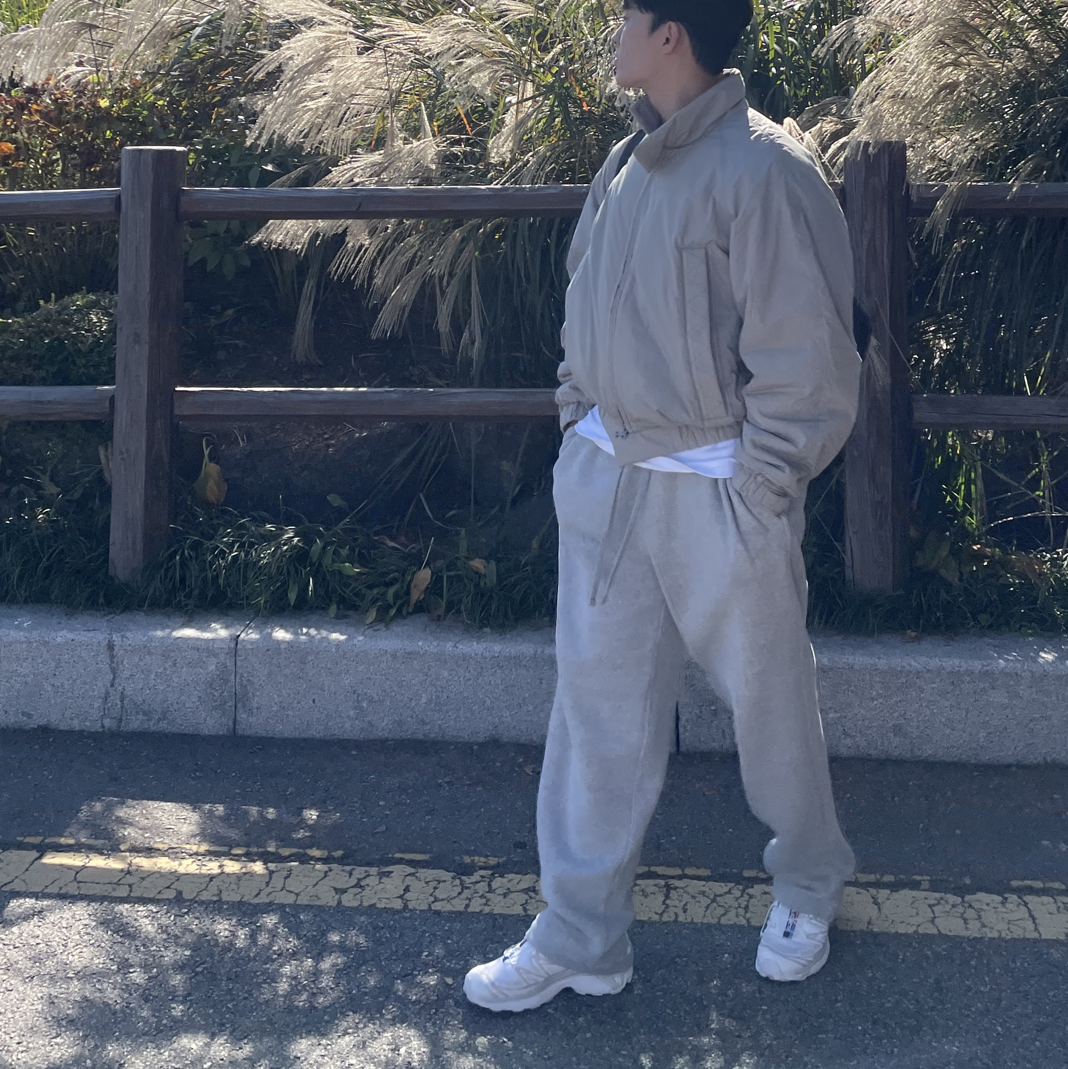 Salomon XT-6 ADV White, (W) Nike NRG Solo Swoosh Fleece Pants Dark Grey Heather - Asia 착용 스타일 - 2