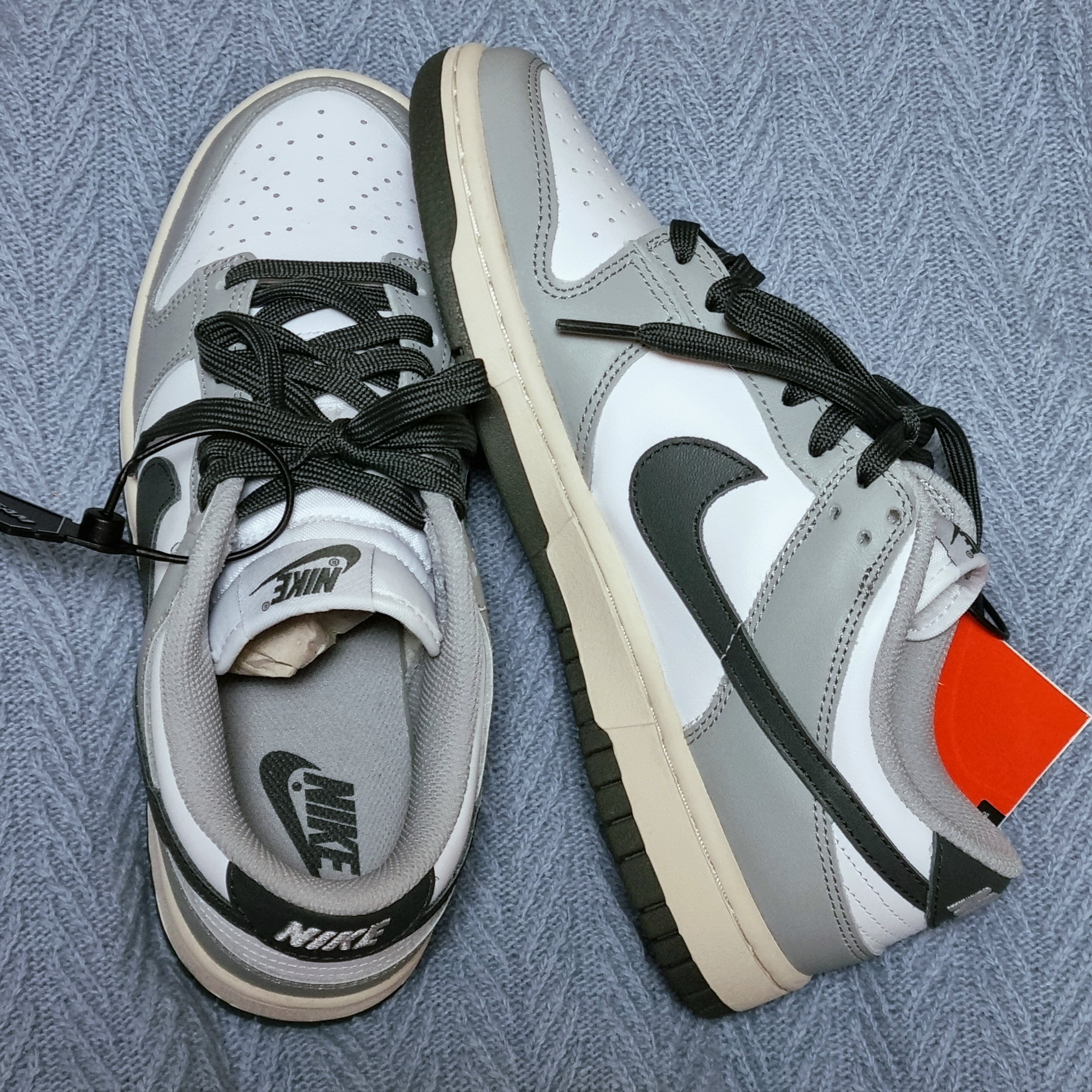 (W) Nike Dunk Low Light Smoke Grey, Nike Dunk Low Retro Grey Fog 착용 스타일 - 1