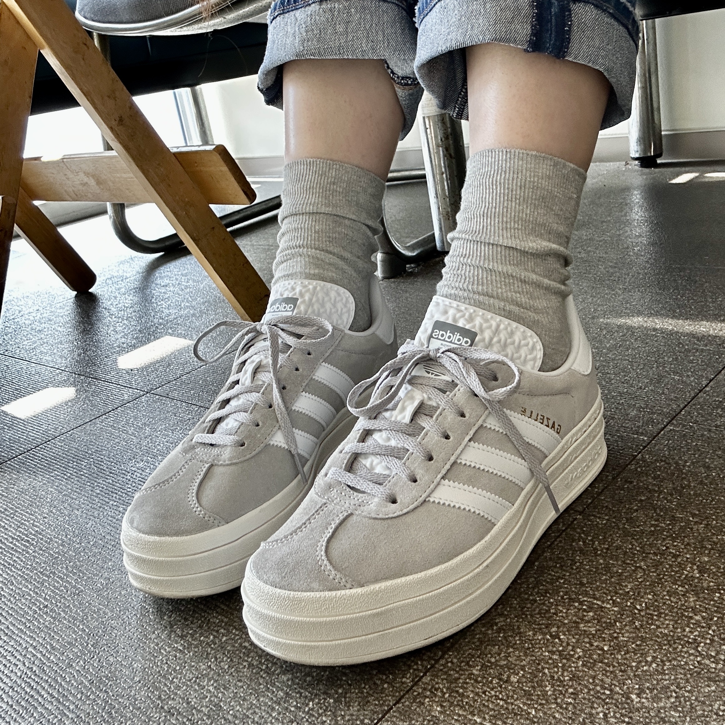 (W) Adidas Gazelle Bold Grey Cloud White 착용 스타일