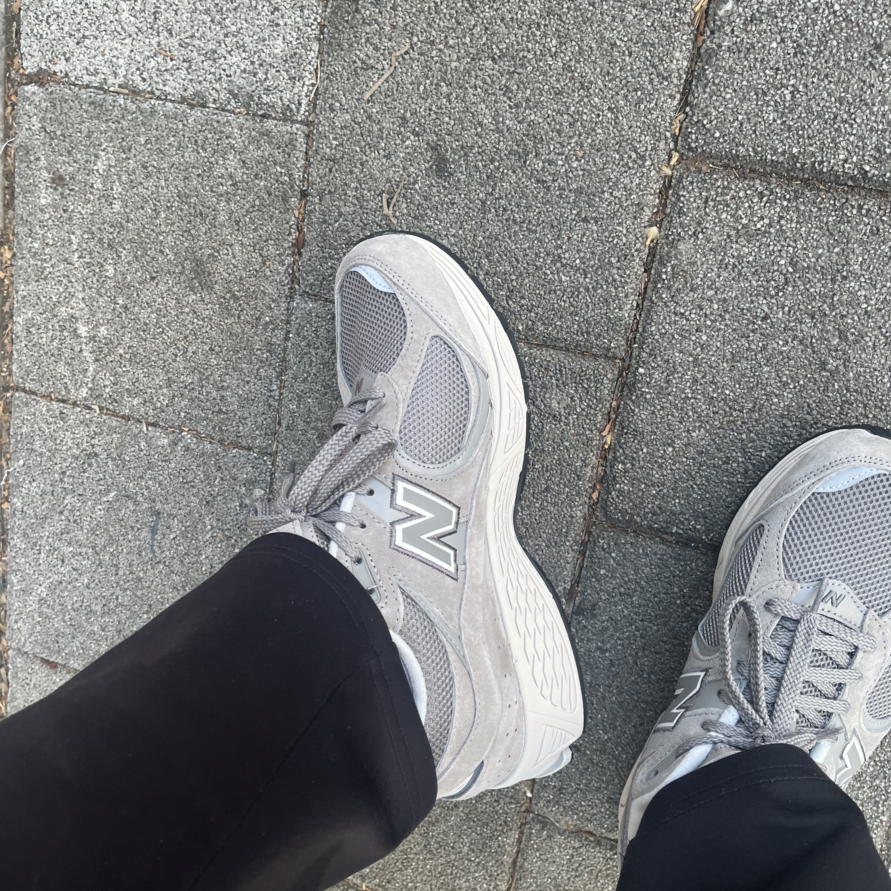 New Balance 2002R Grey 착용 스타일 - 2